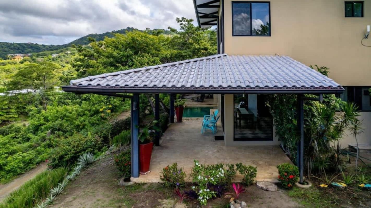 Nostalgic Retro Home on Luxurious Lot with a Private Infinity Pool and Ocean Views