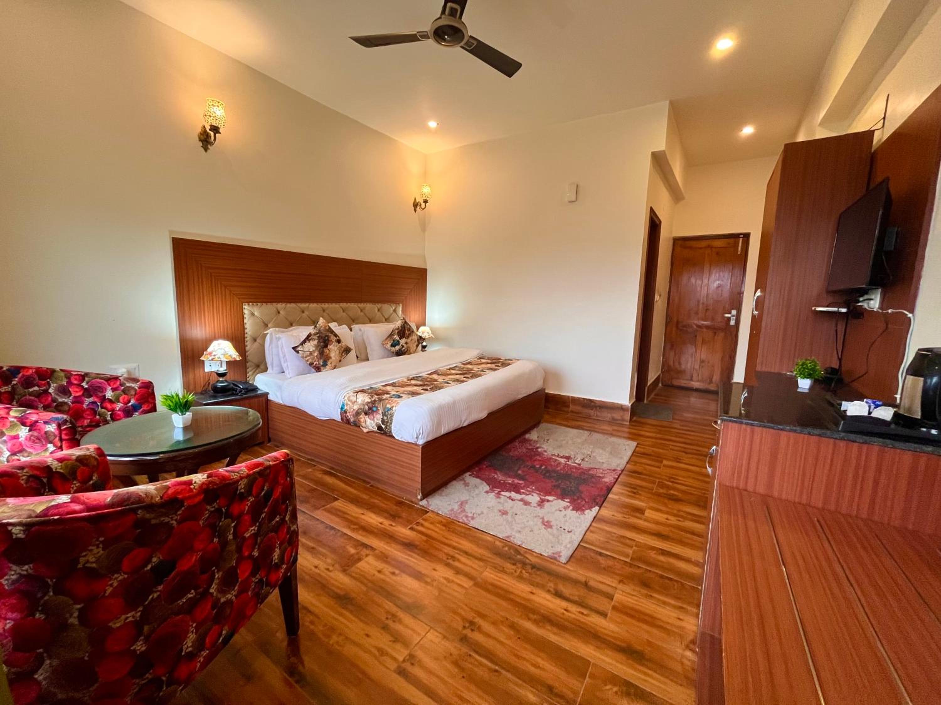Hotel Kempty Emerald - Nested in nature's Lap view 4