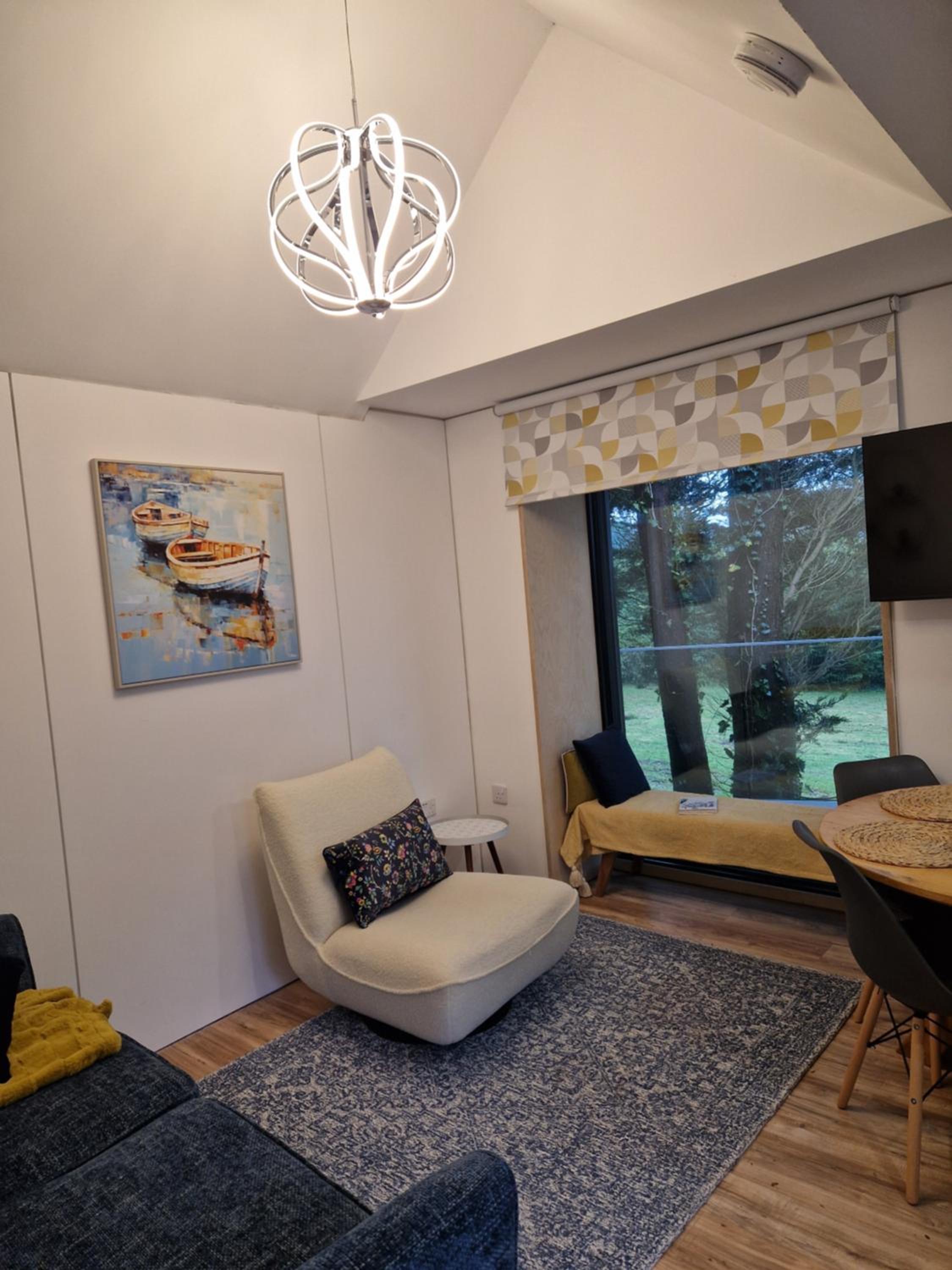Ty Branwen- Luxury Woodland Lodge with Stunning Views