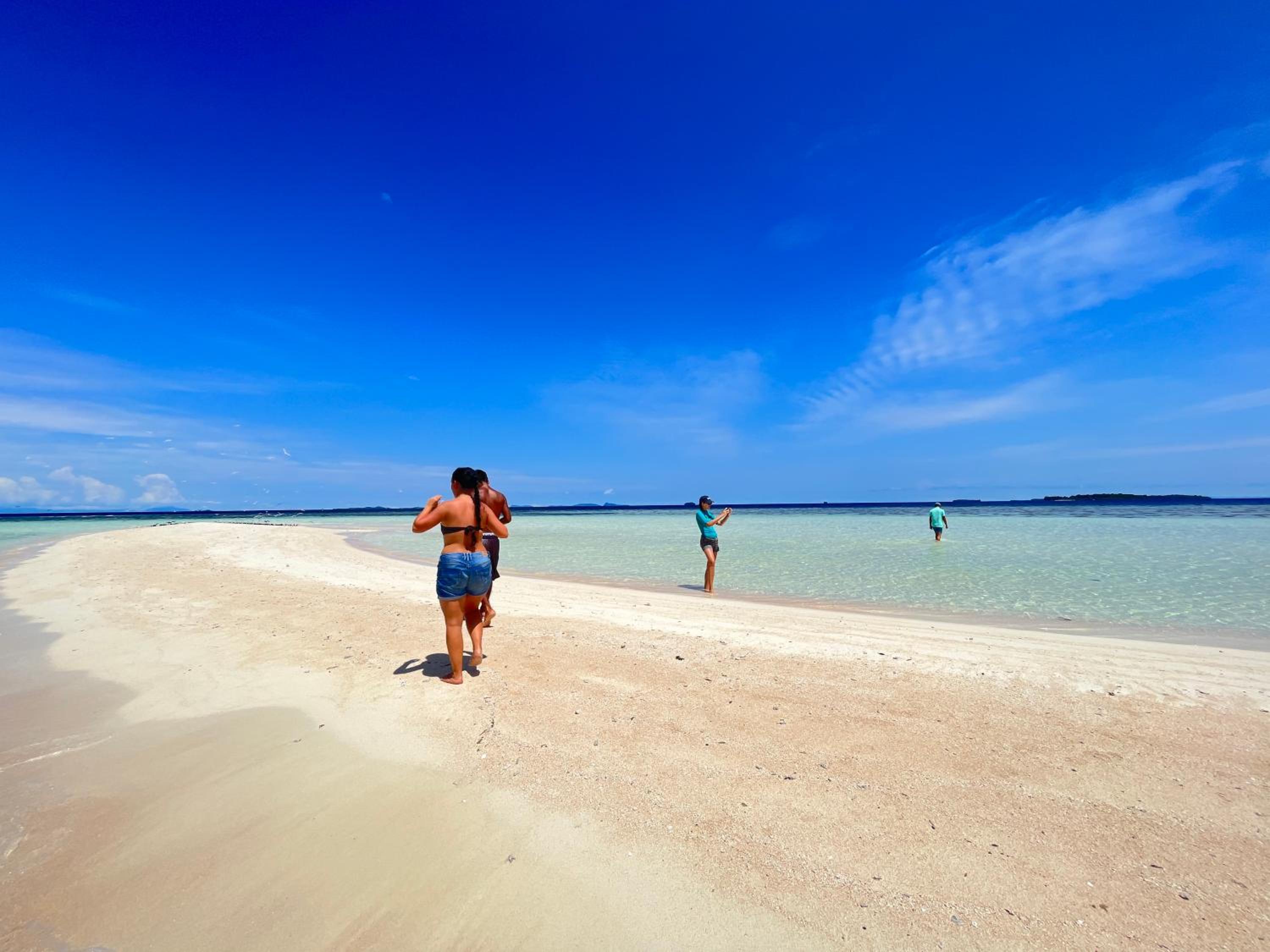 Tamaku homestay privat island