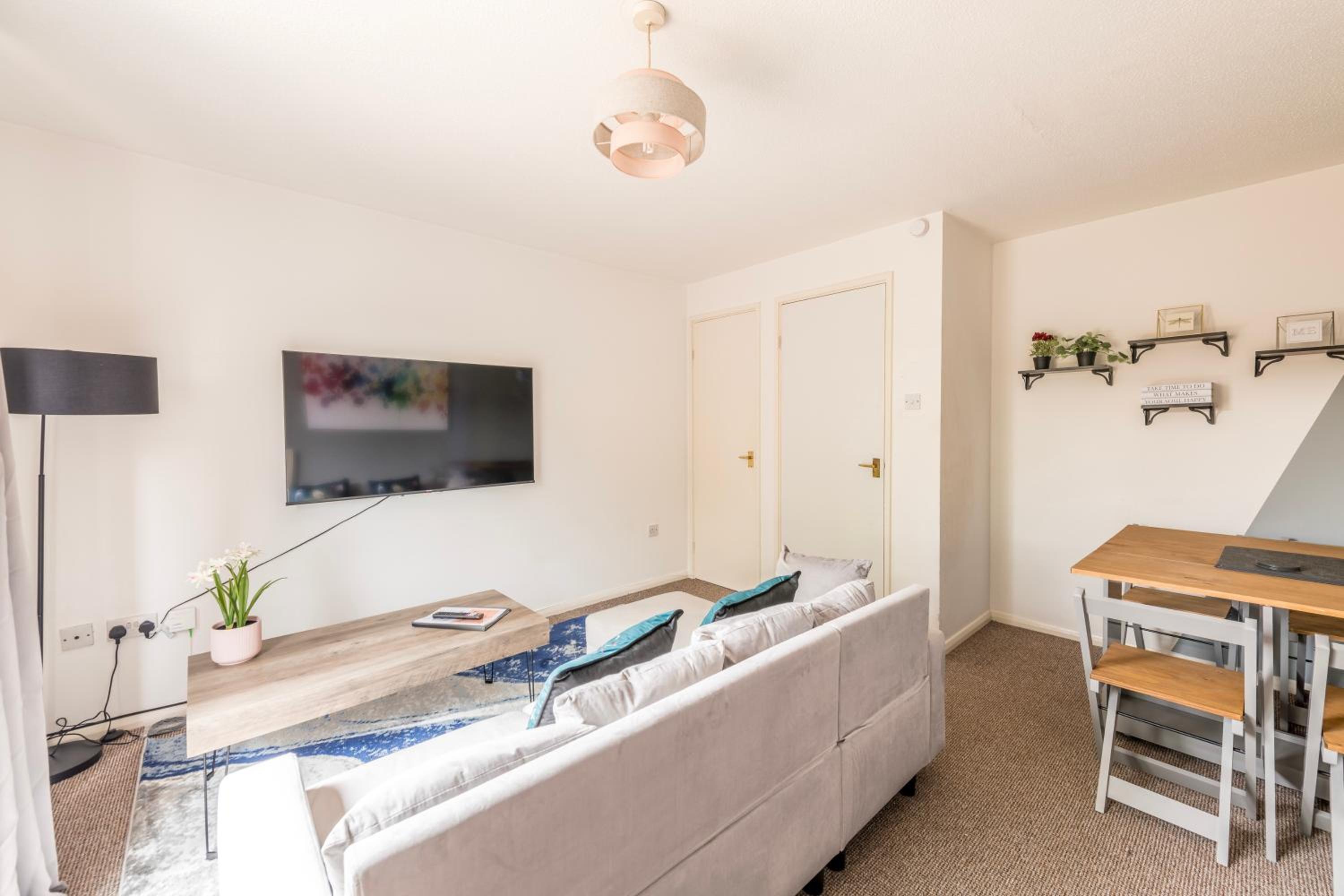 Temple Wall - Families, Contractors - FREE PARKING by Prescott Apartments view 4