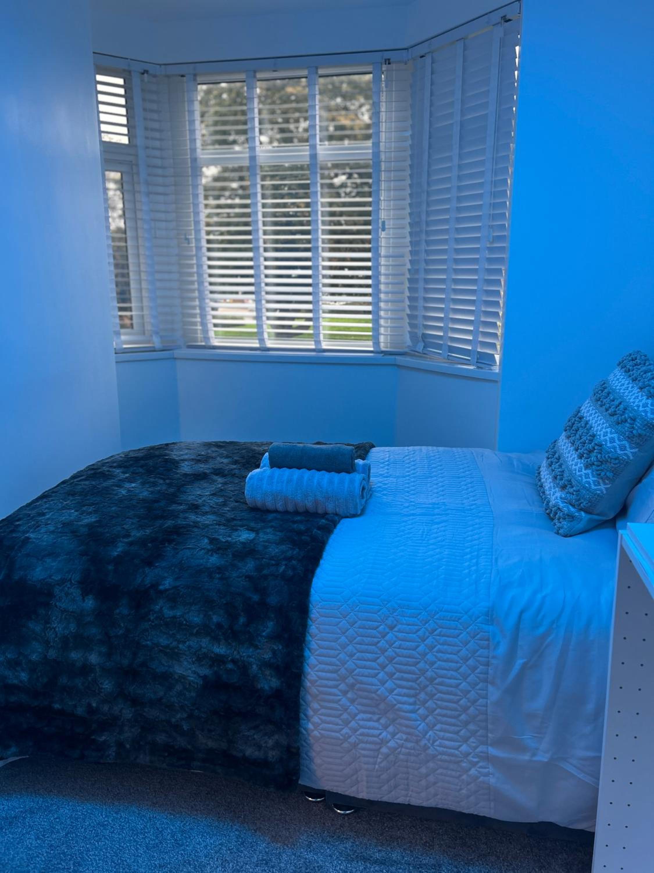 Charming 4-Bed Oasis with Garden in Prime Coventry Location view 4