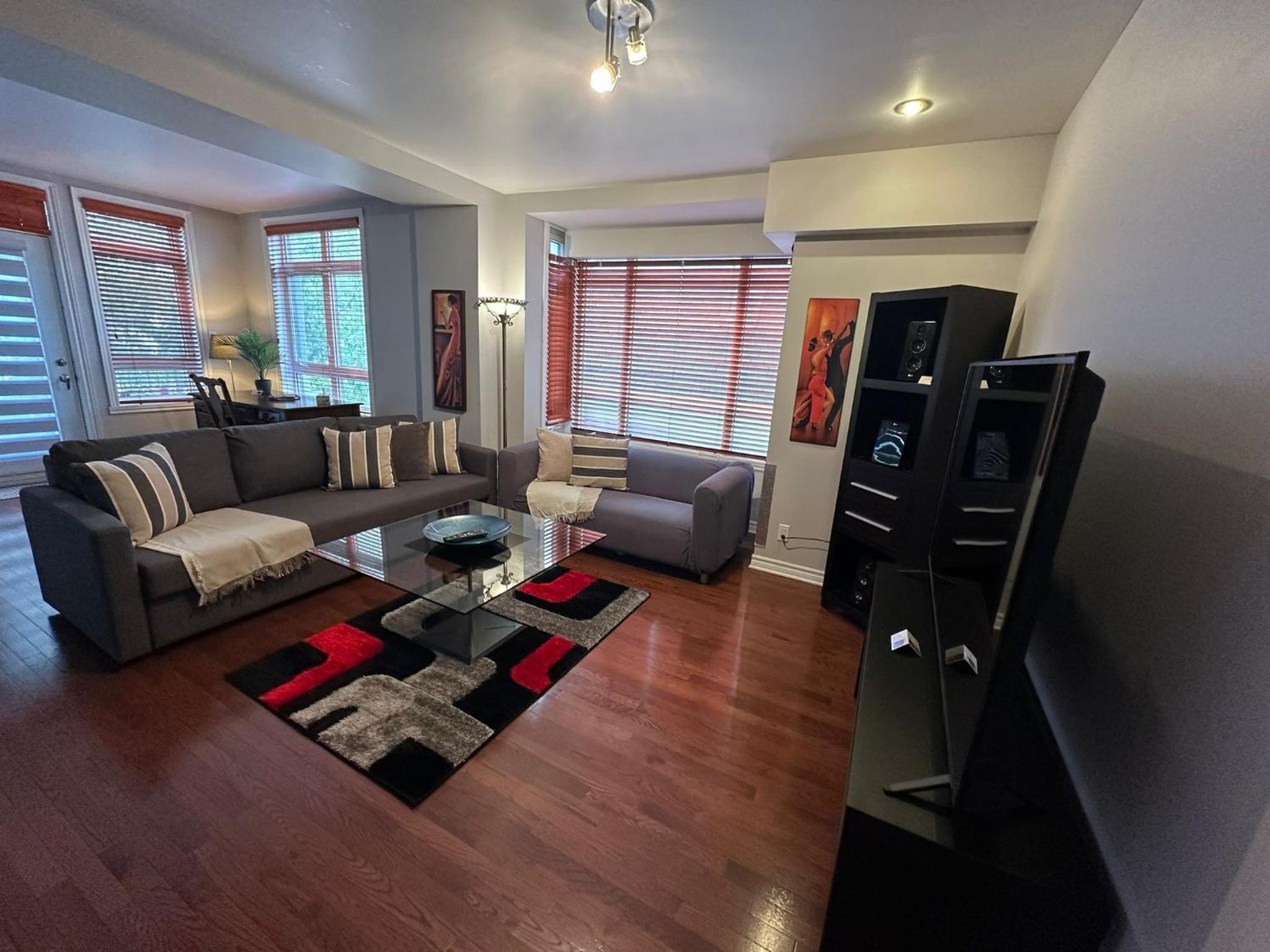 ApartHotelMontreal by Les Terrasses Saint Urbain 2225I2
