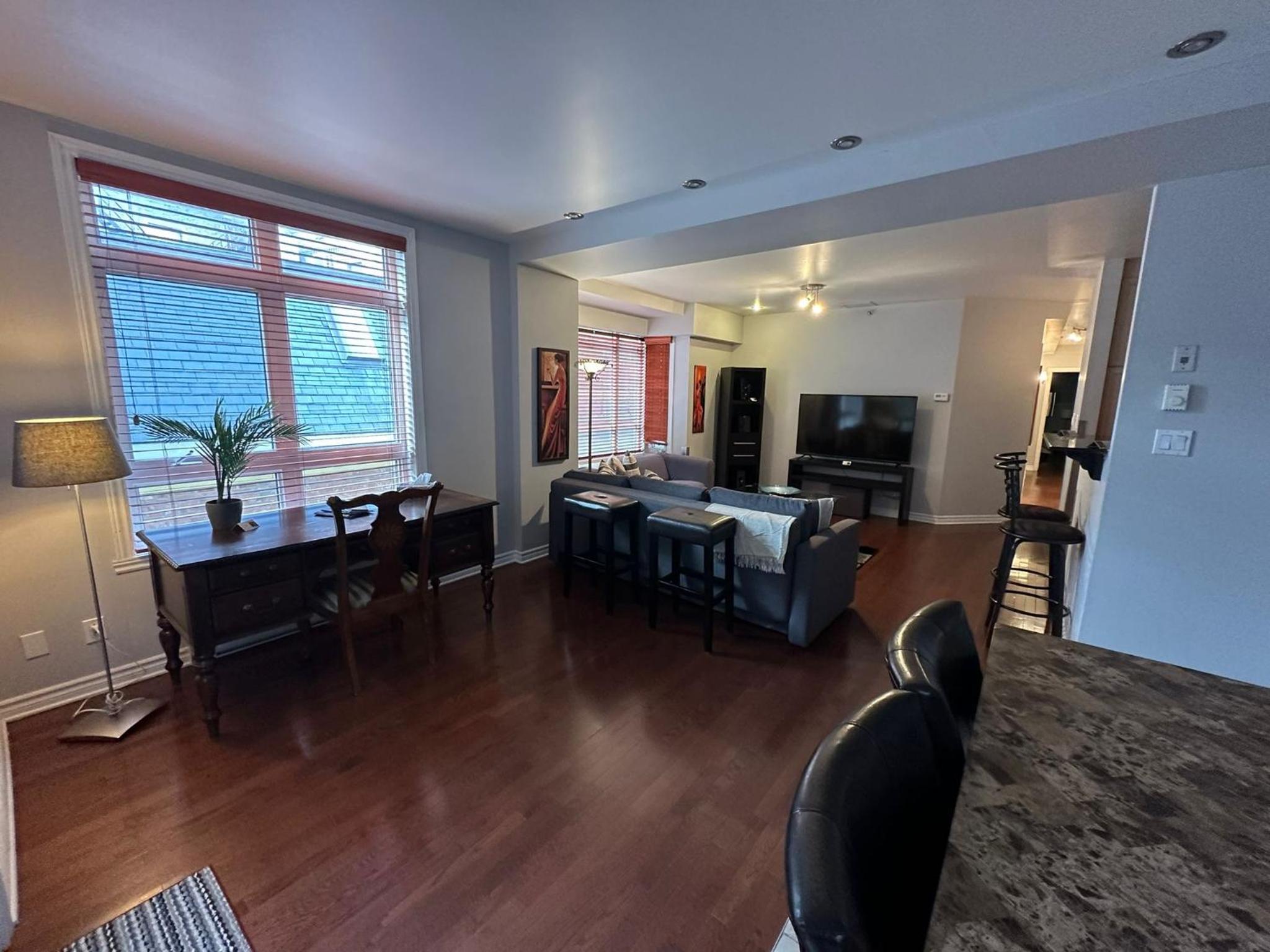 ApartHotelMontreal by Les Terrasses Saint Urbain 2225I2