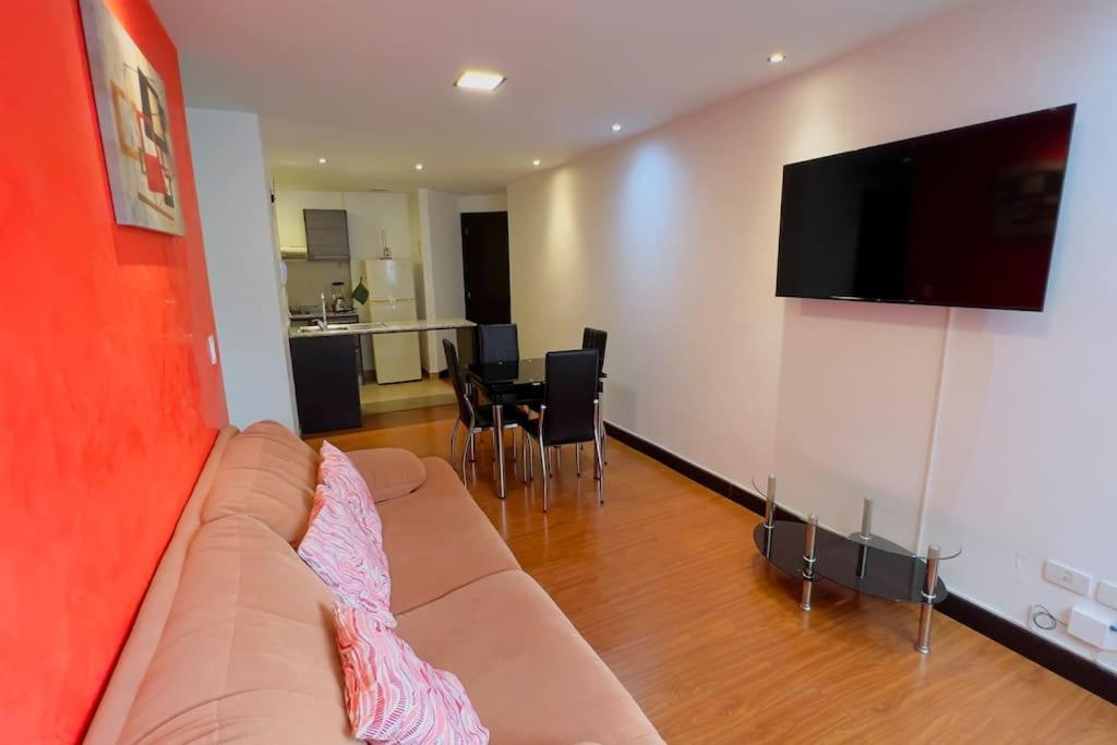 Departamento 2 habitaciones, 2 baños, agua caliente, ascensor, wiffi, parking, junto al Hotel Sheraton view 2