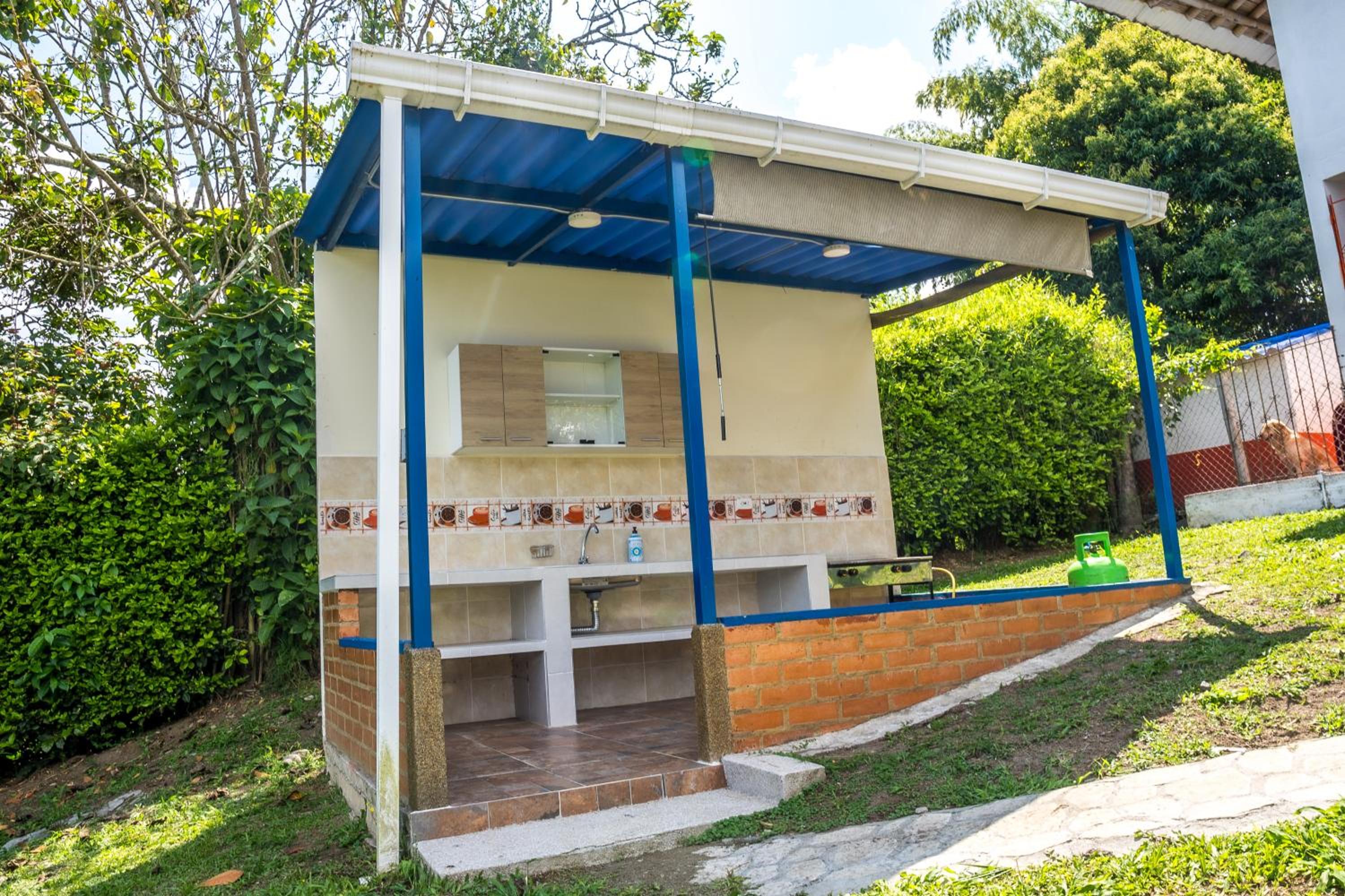 Finca con piscina cerca del Parque del Cafe