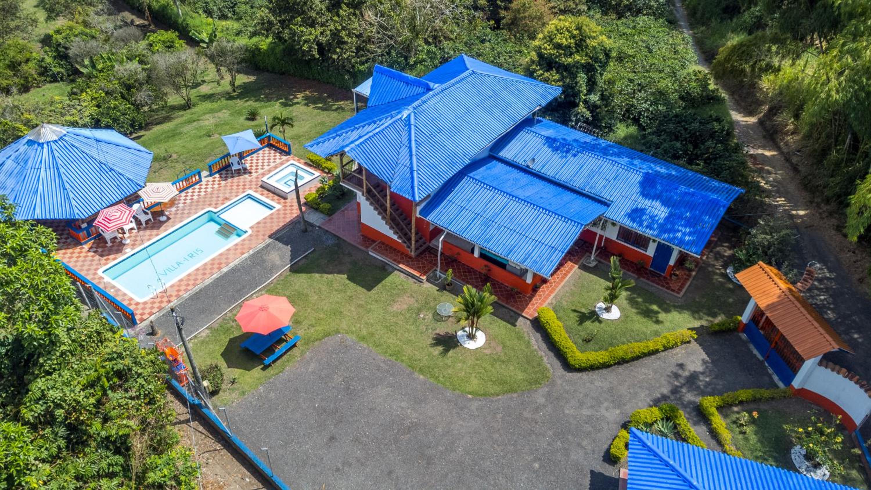 Finca con piscina cerca del Parque del Cafe