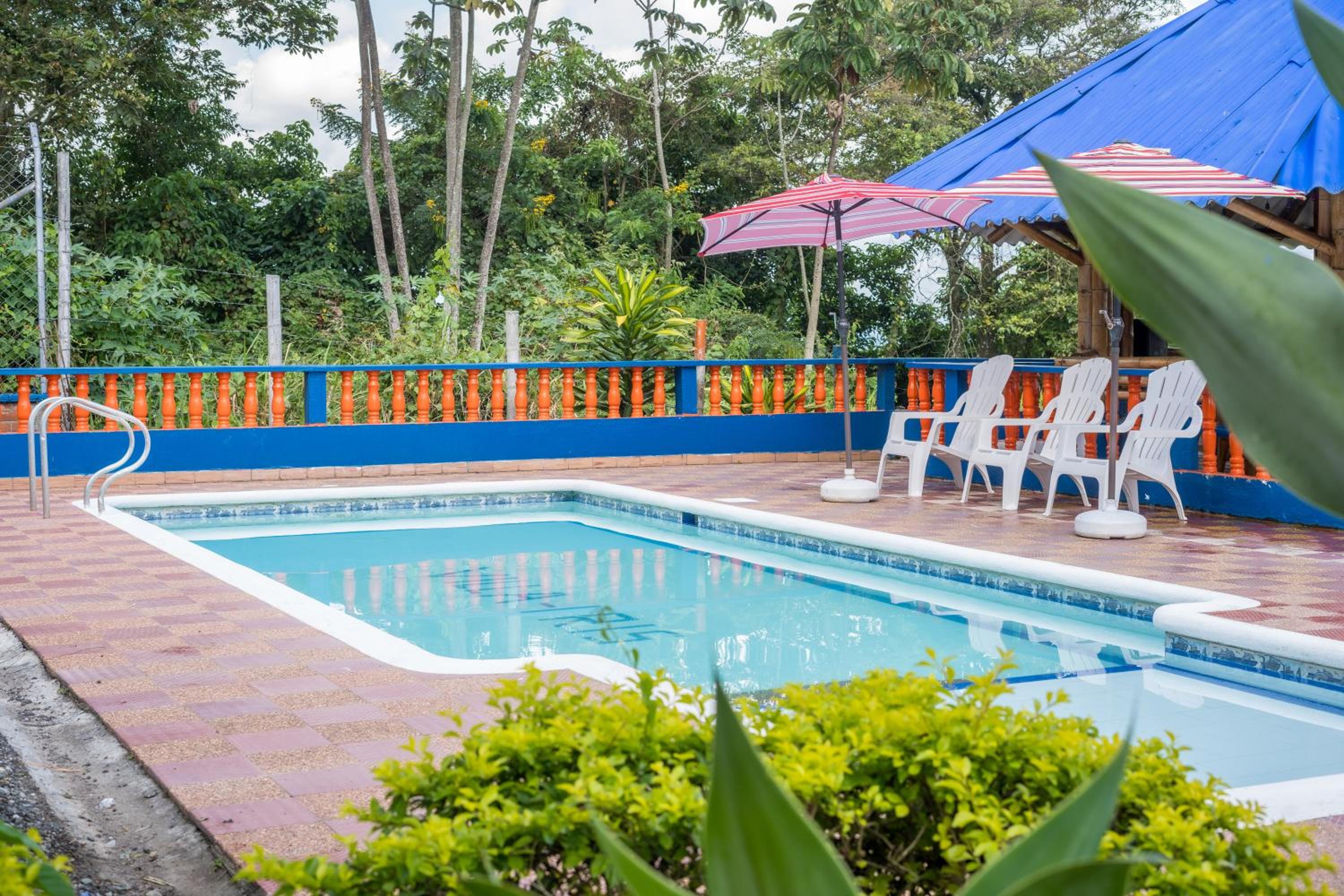 Finca con piscina cerca del Parque del Cafe