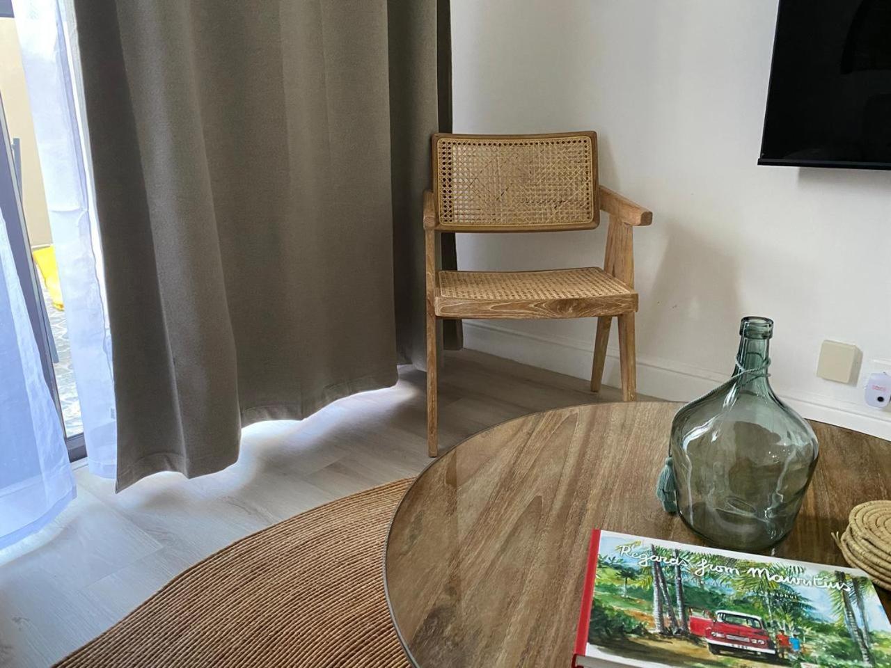 Luxury Retreat at Aqua Breeze Apartment, Flic en Flac view 5