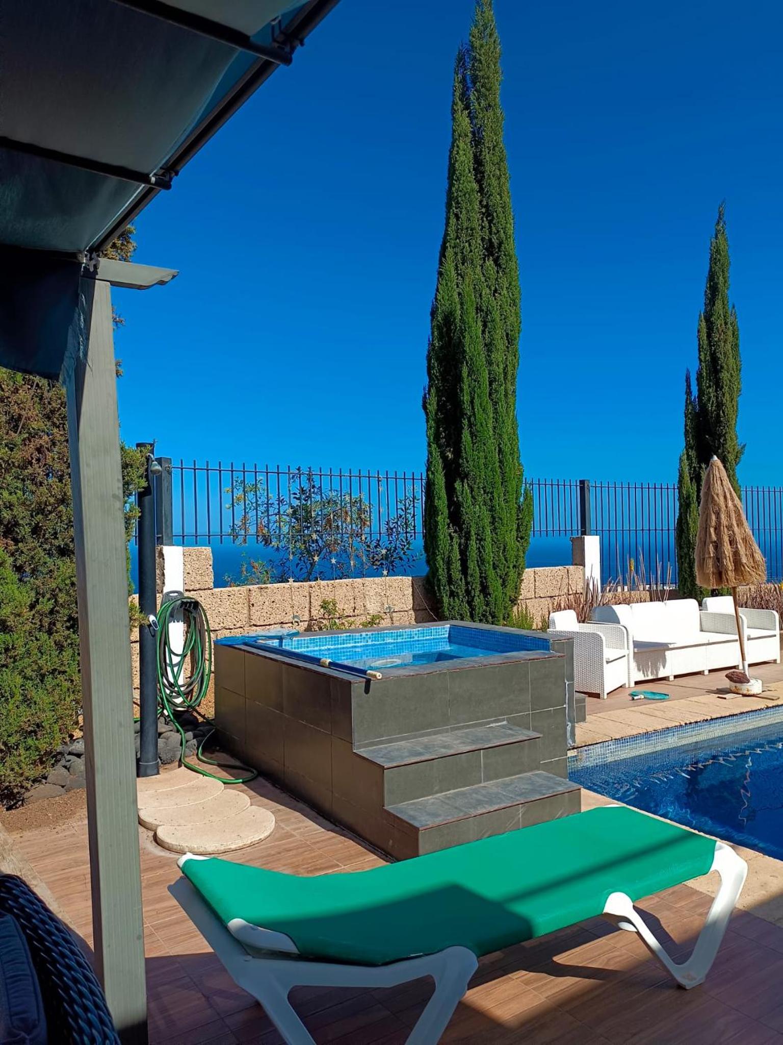 LUXURY VILLA SEA VIEWS HEATED POOL private jacuzzi wifi bbq parking tennis court