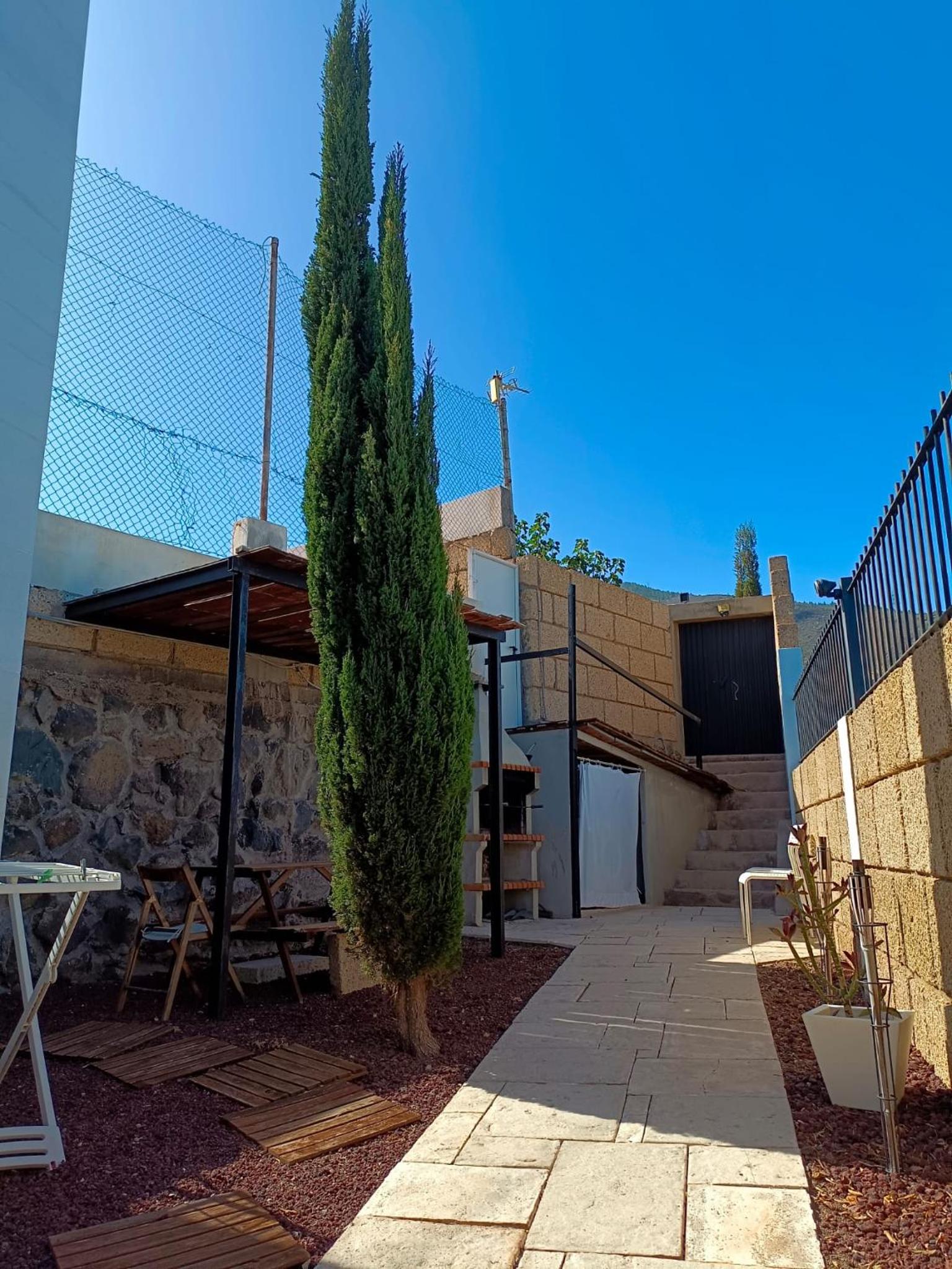 LUXURY VILLA SEA VIEWS HEATED POOL private jacuzzi wifi bbq parking tennis court