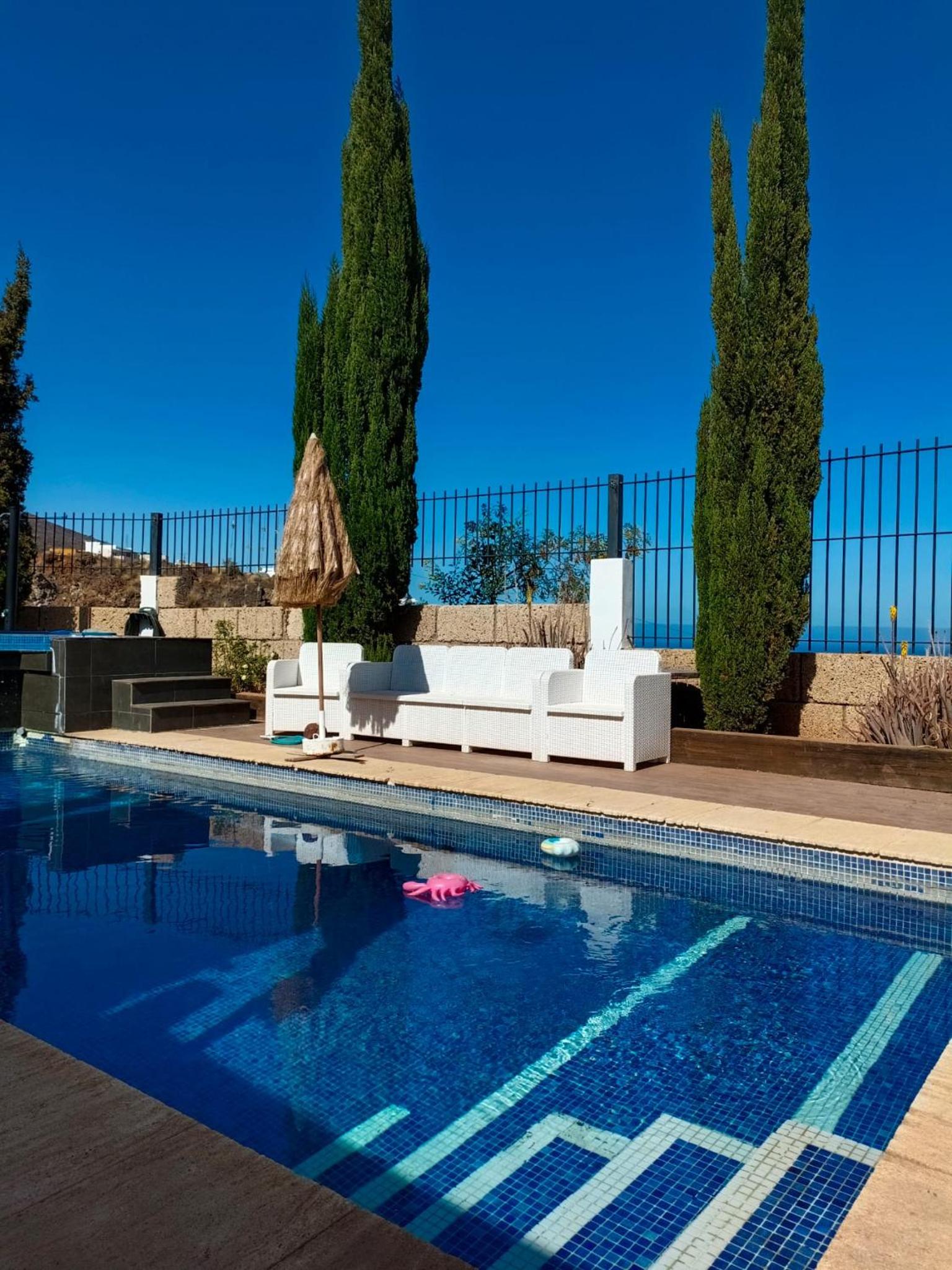 LUXURY VILLA SEA VIEWS HEATED POOL private jacuzzi wifi bbq parking tennis court