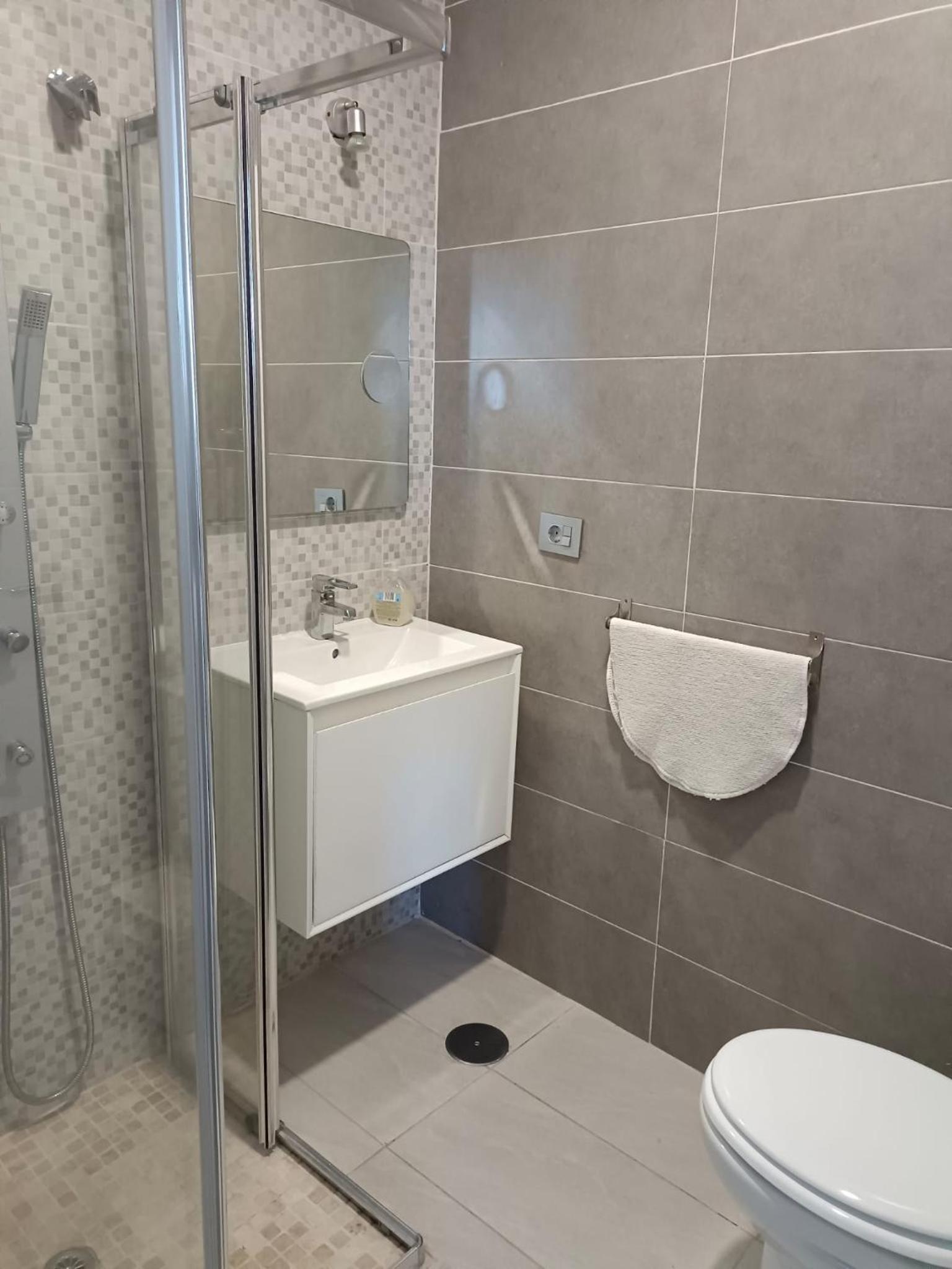 LUXURY VILLA SEA VIEWS HEATED POOL private jacuzzi wifi bbq parking tennis court