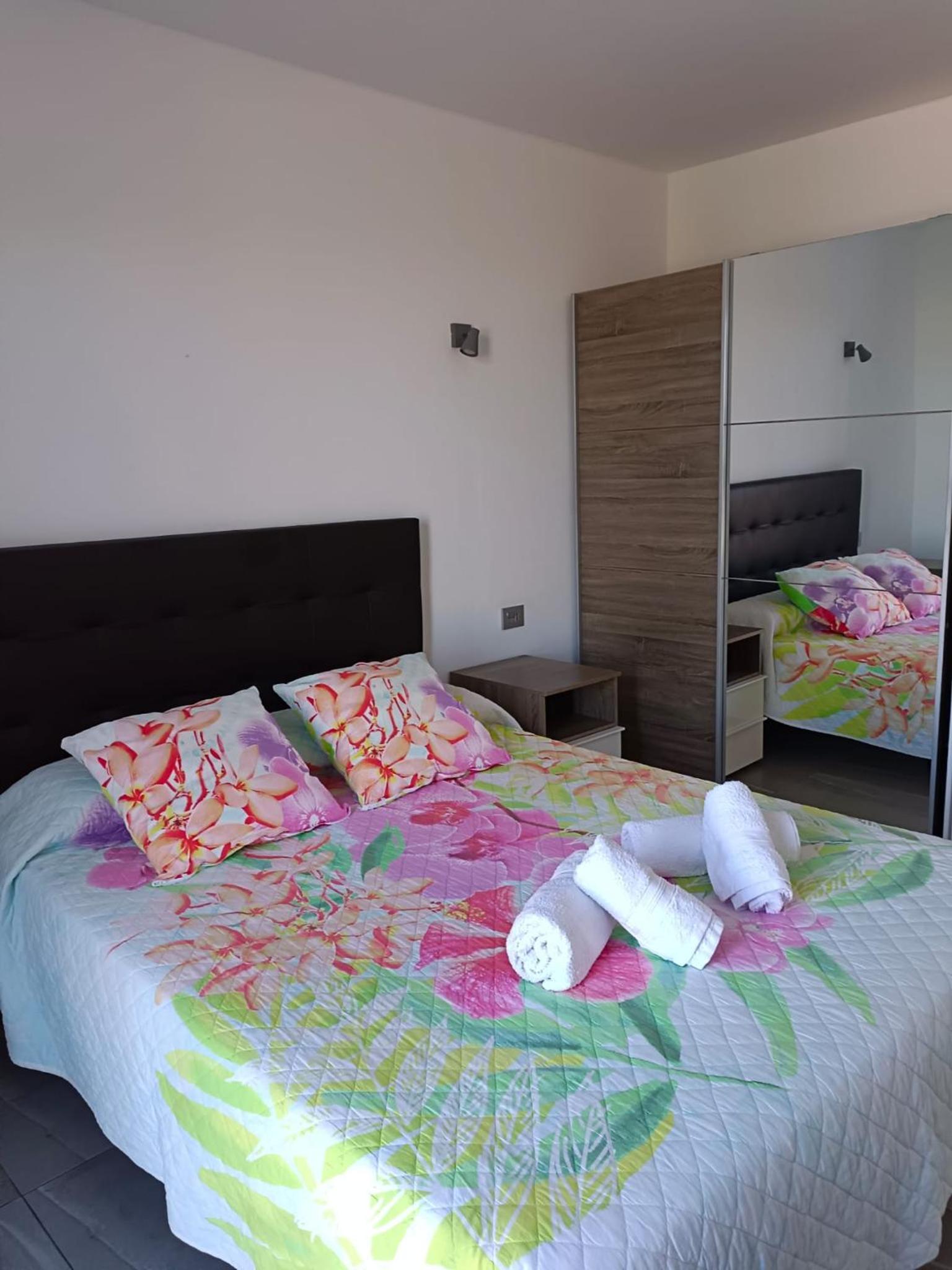 LUXURY VILLA SEA VIEWS HEATED POOL private jacuzzi wifi bbq parking tennis court