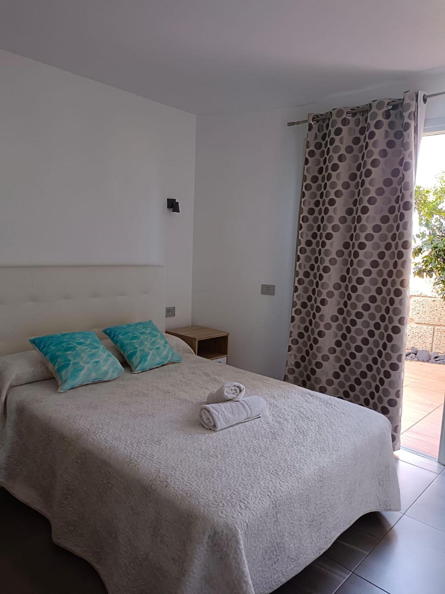 LUXURY VILLA SEA VIEWS HEATED POOL private jacuzzi wifi bbq parking tennis court
