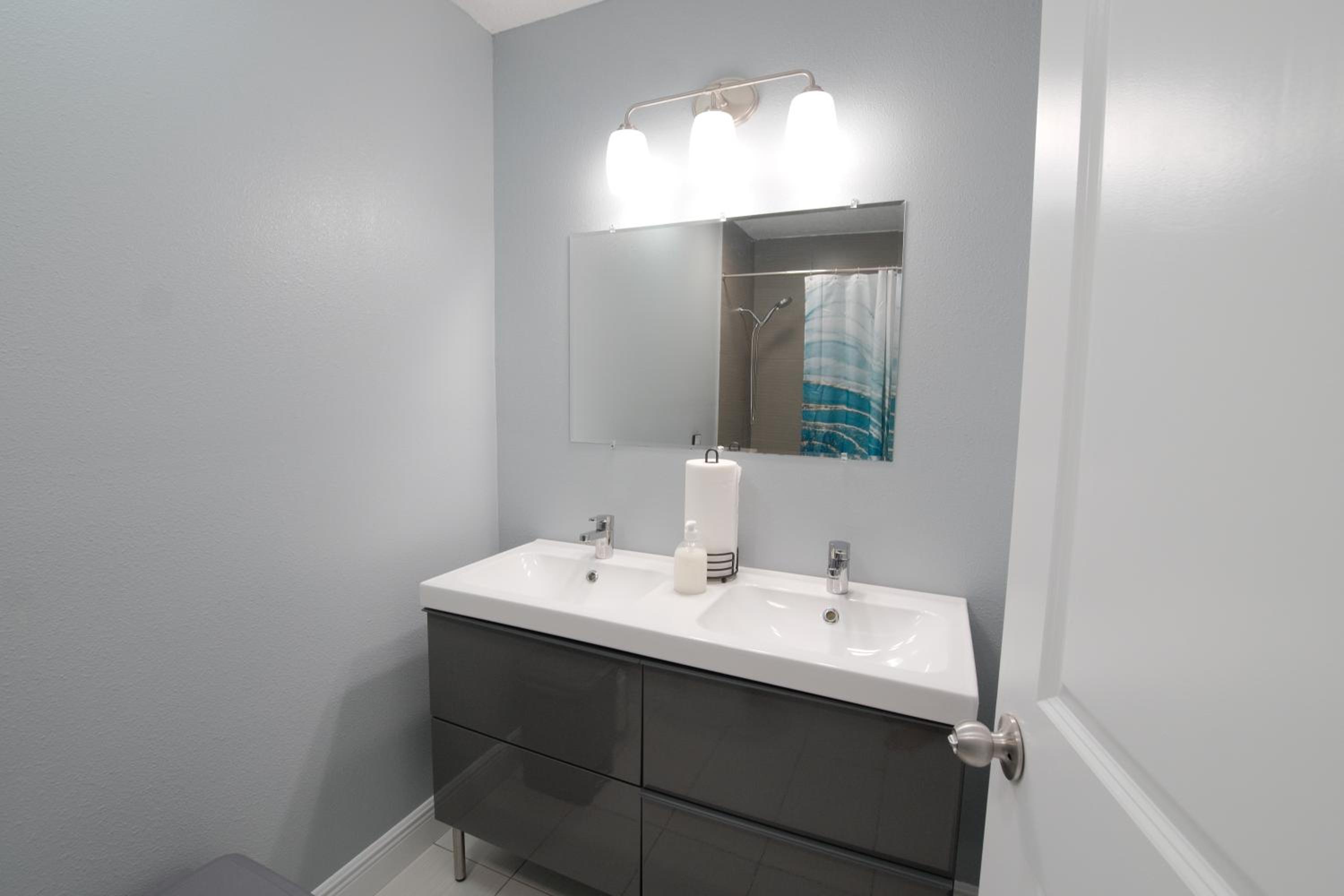 Sleeps 8-Pool-5 min to Universal! Spacious