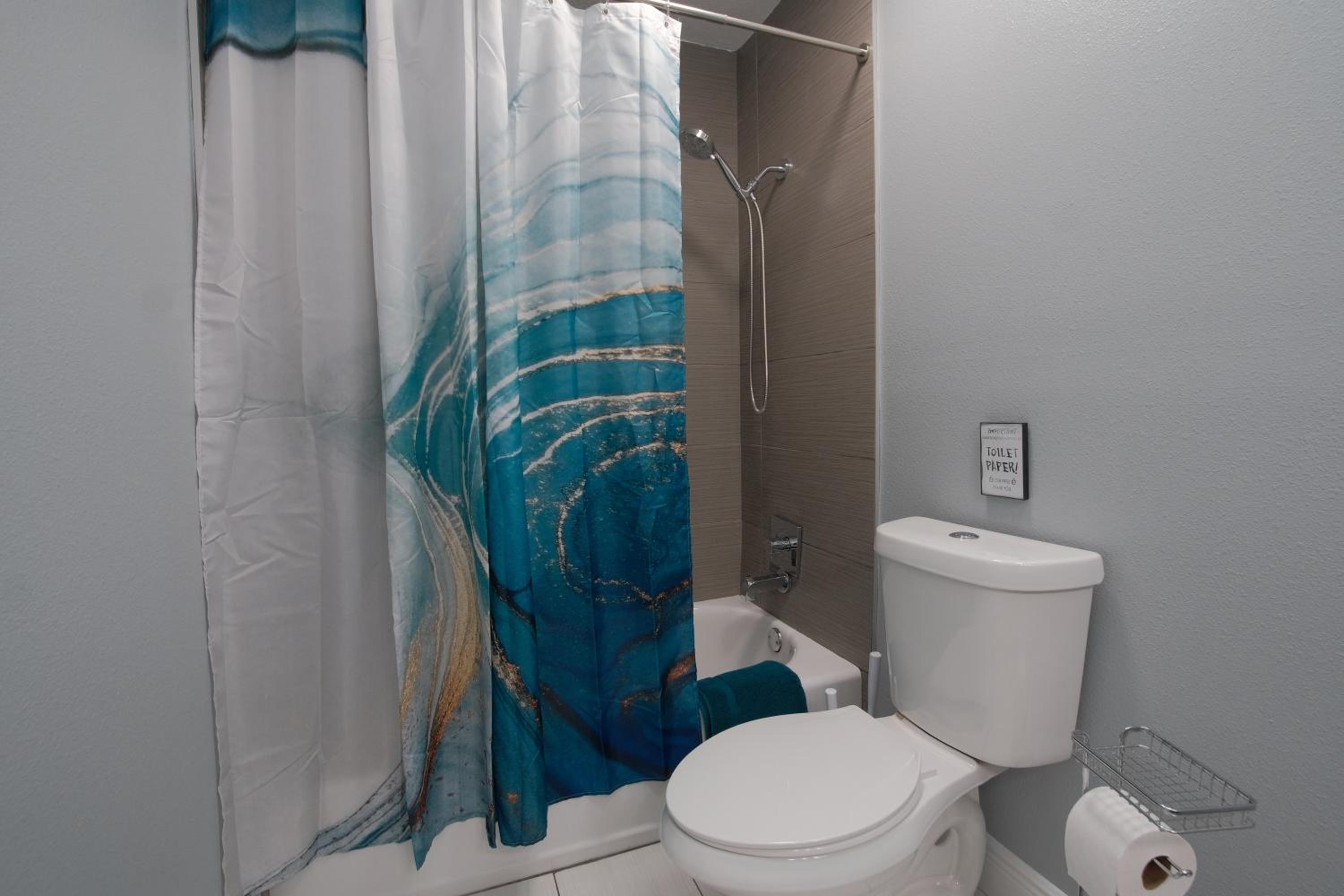 Sleeps 8-Pool-5 min to Universal! Spacious