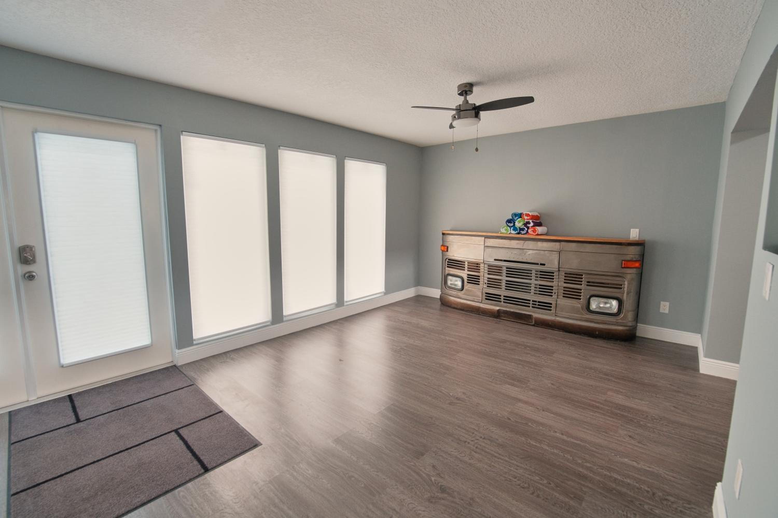 Sleeps 8-Pool-5 min to Universal! Spacious