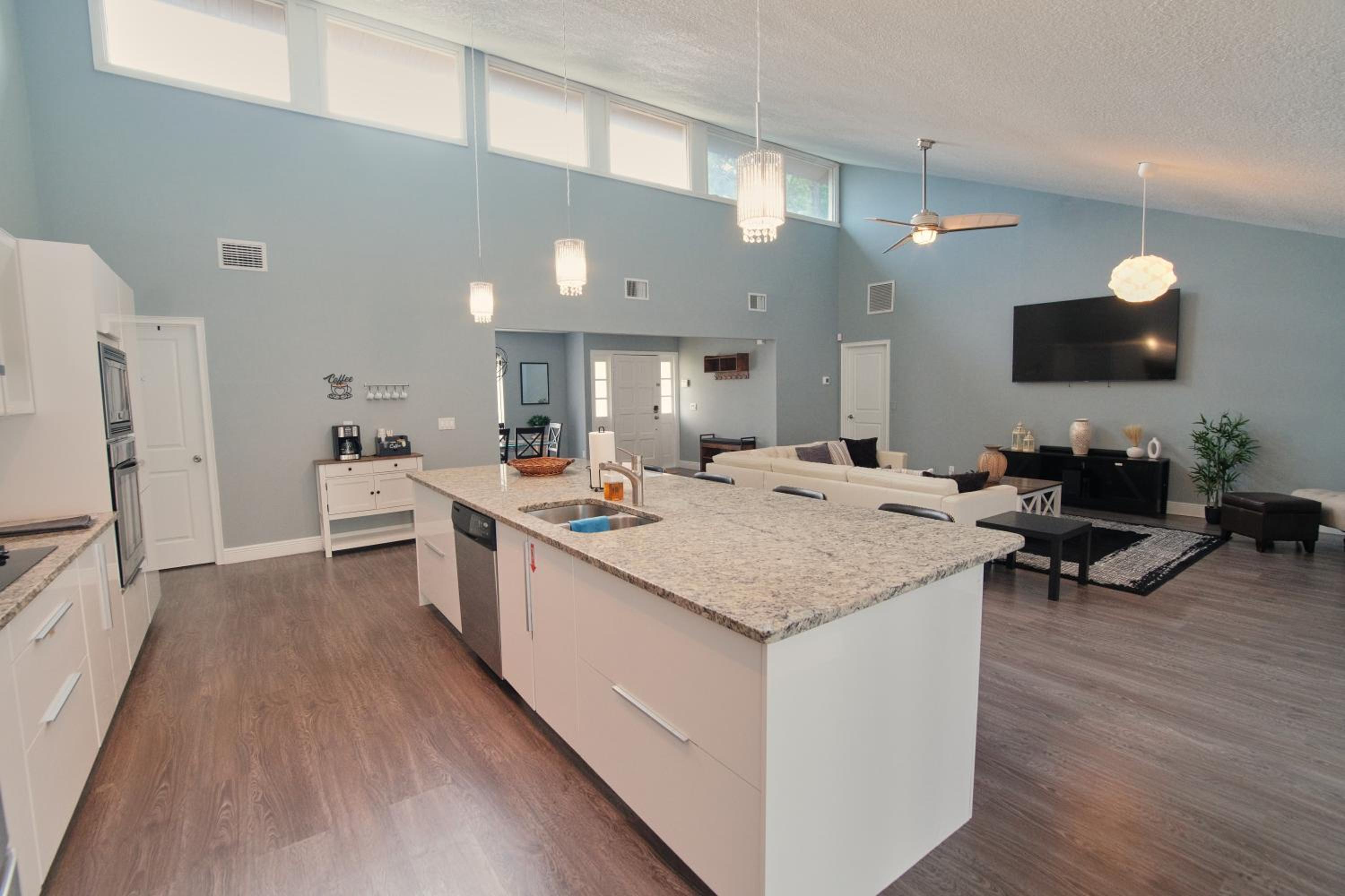 Sleeps 8-Pool-5 min to Universal! Spacious