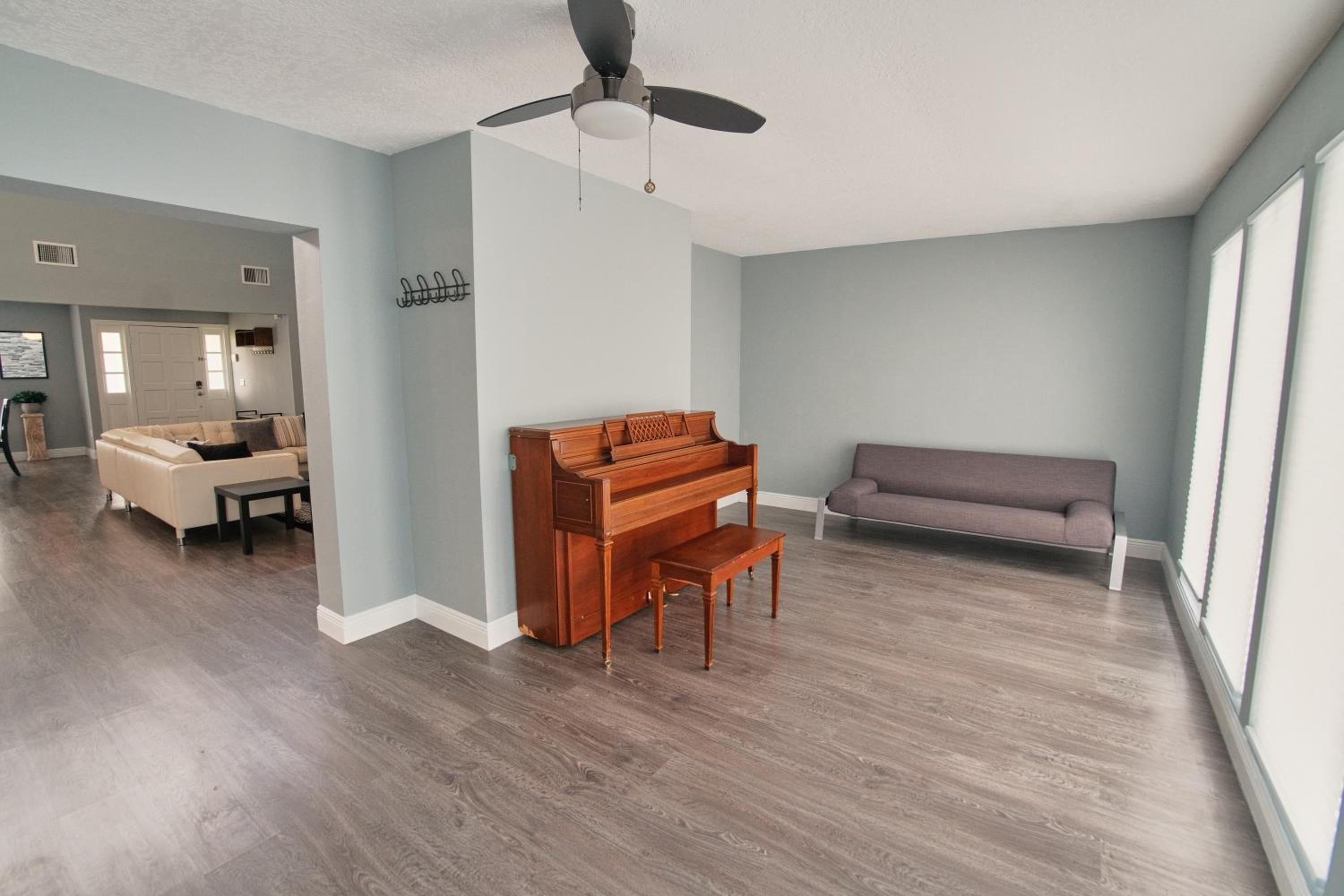Sleeps 8-Pool-5 min to Universal! Spacious