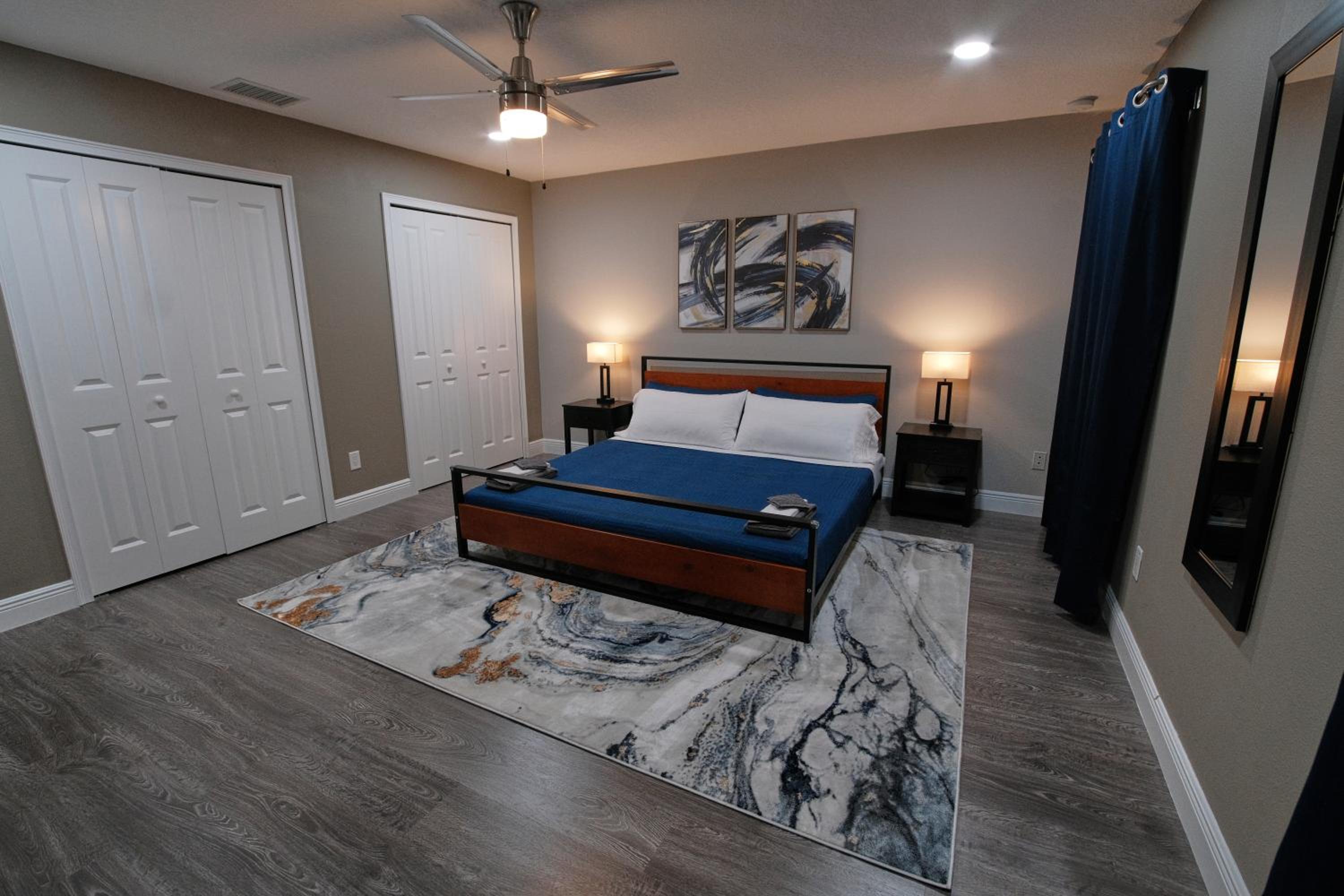 Sleeps 8-Pool-5 min to Universal! Spacious