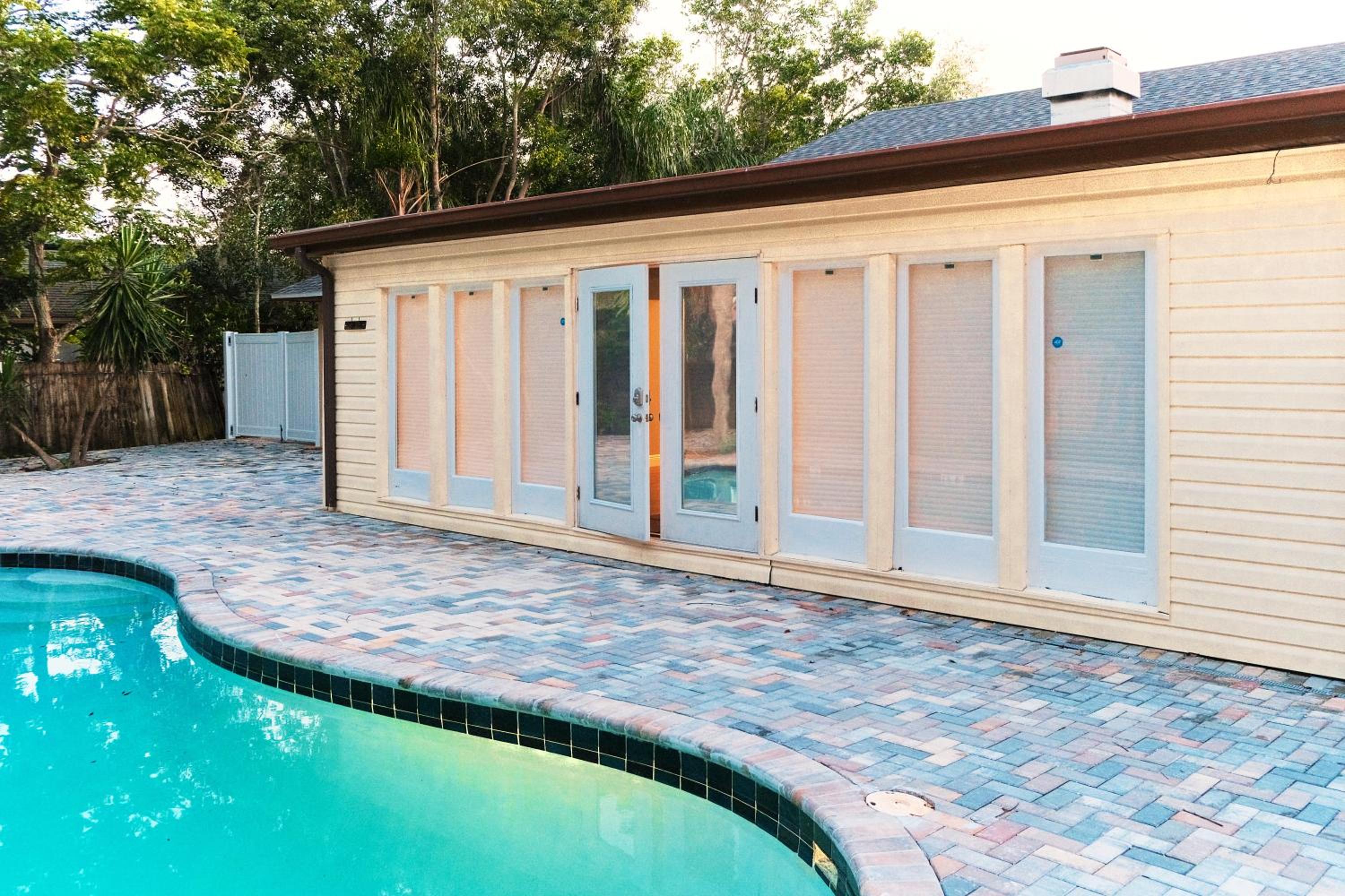 Sleeps 8-Pool-5 min to Universal! Spacious
