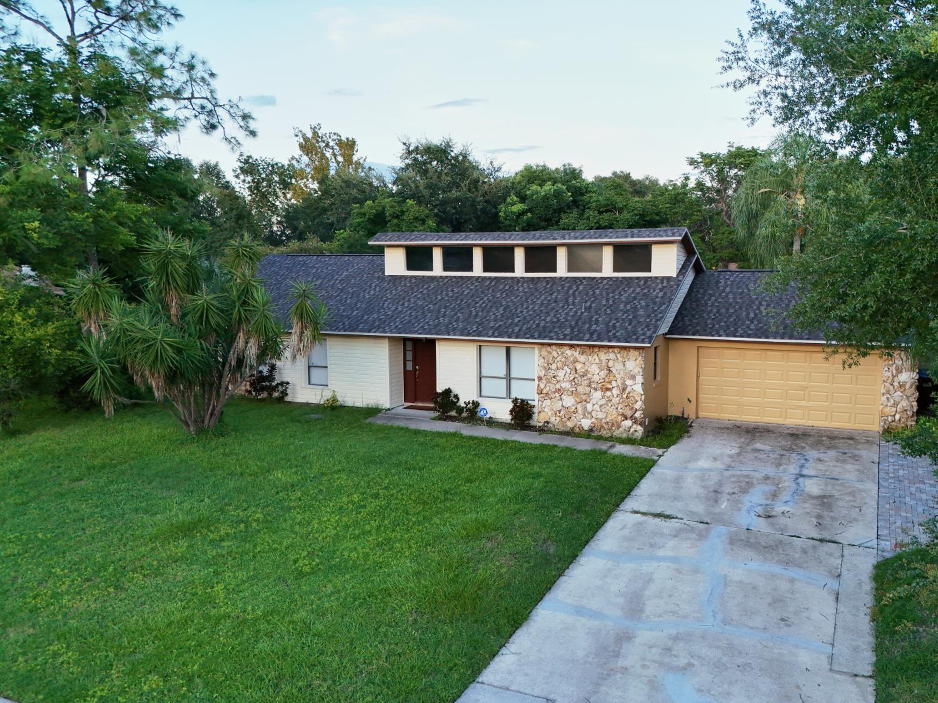 Sleeps 8-Pool-5 min to Universal! Spacious
