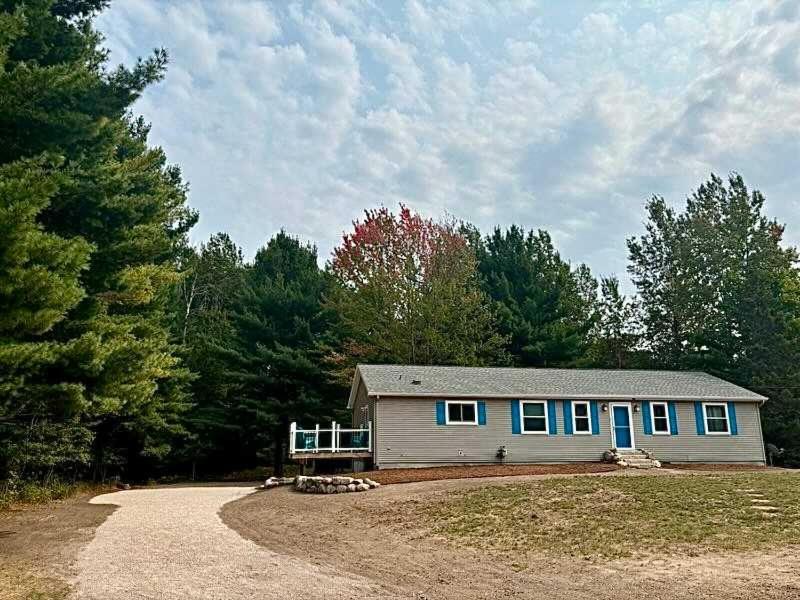Spacious Leelanau home near the best of Michigan view 2