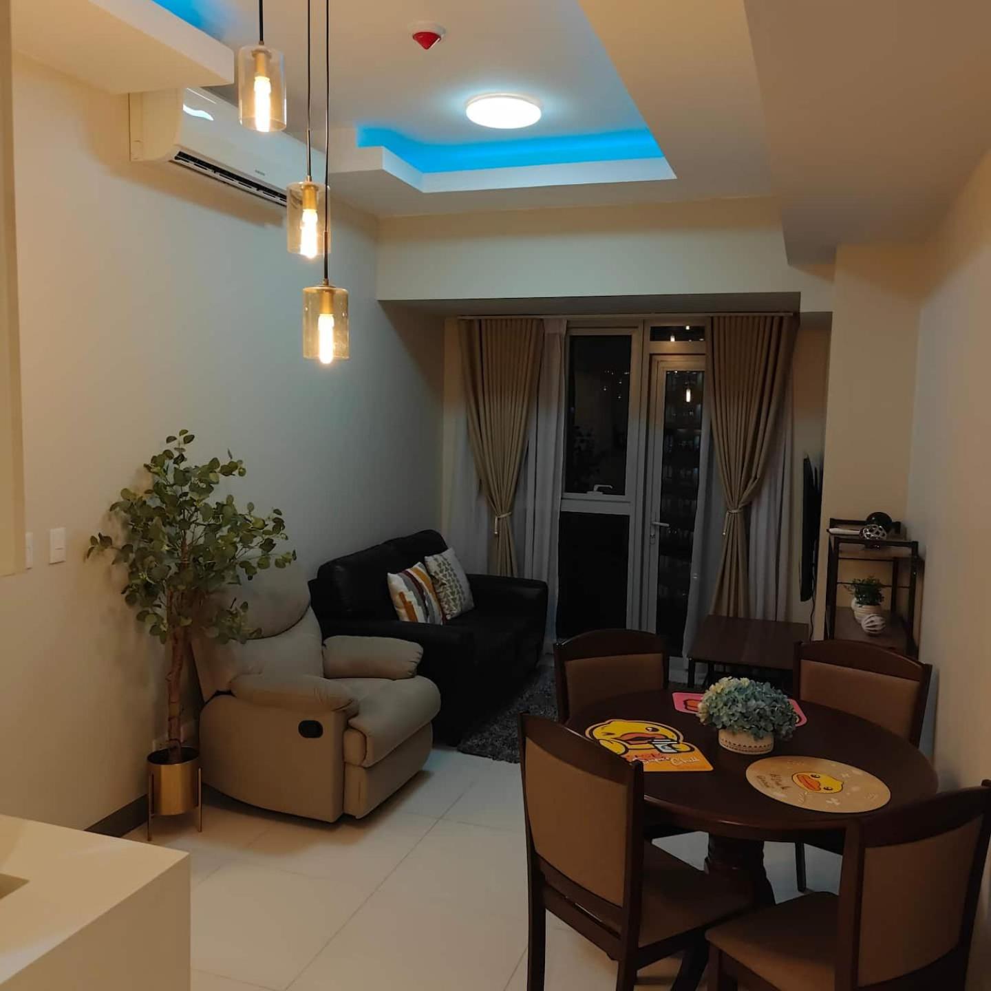Uptown Parksuites Floor15 2br1 view 2