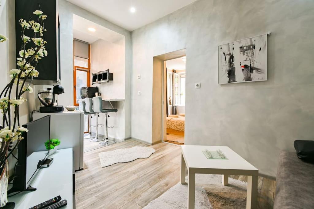 Velar 1BDR Apartment