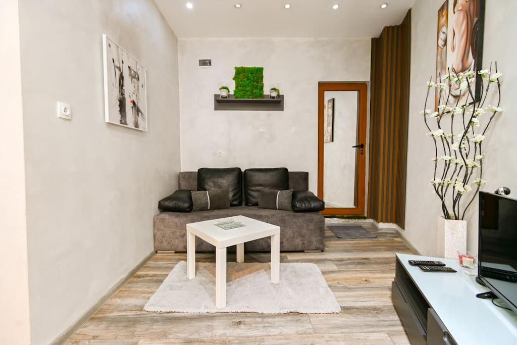 Velar 1BDR Apartment