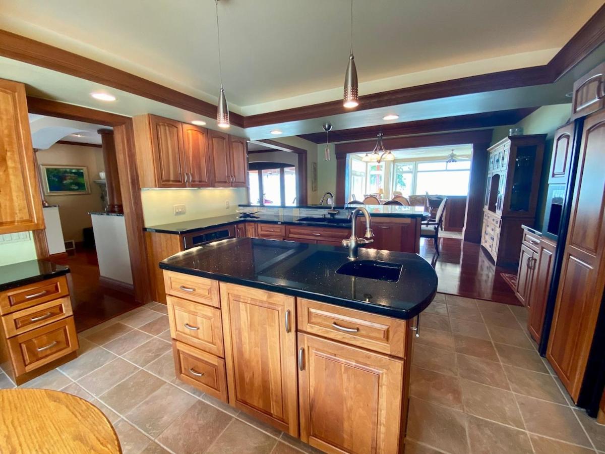Private Beach Pool Table HUGE views gas grill