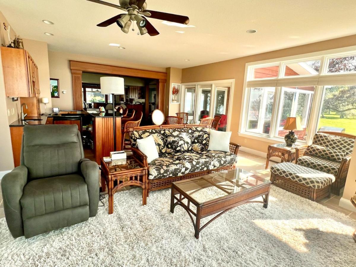 Private Beach Pool Table HUGE views gas grill