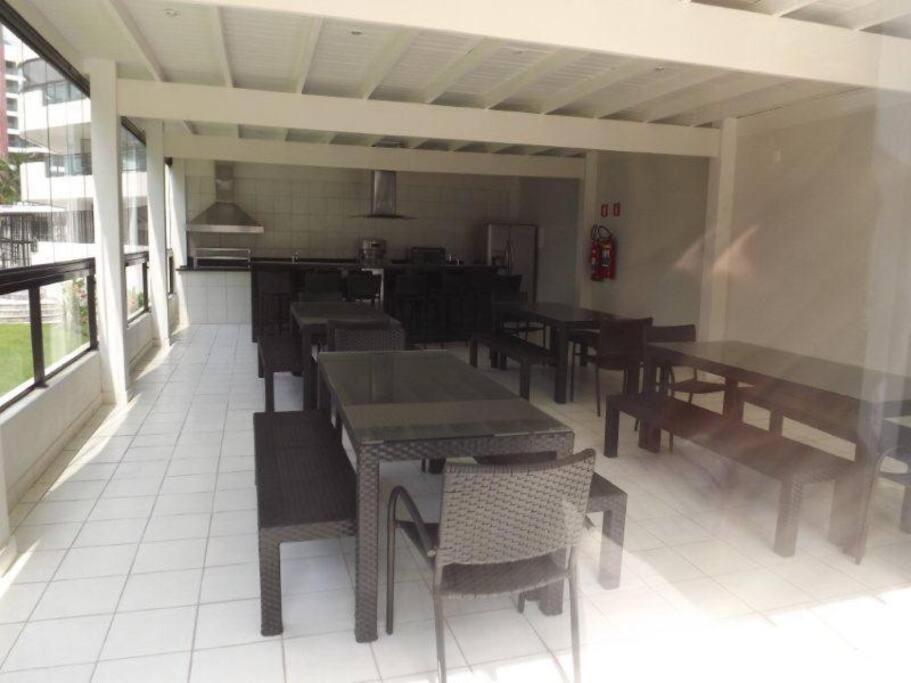 Apartamento Pé na Areia com 3 Dormitórios no Módulo 6 da Riviera