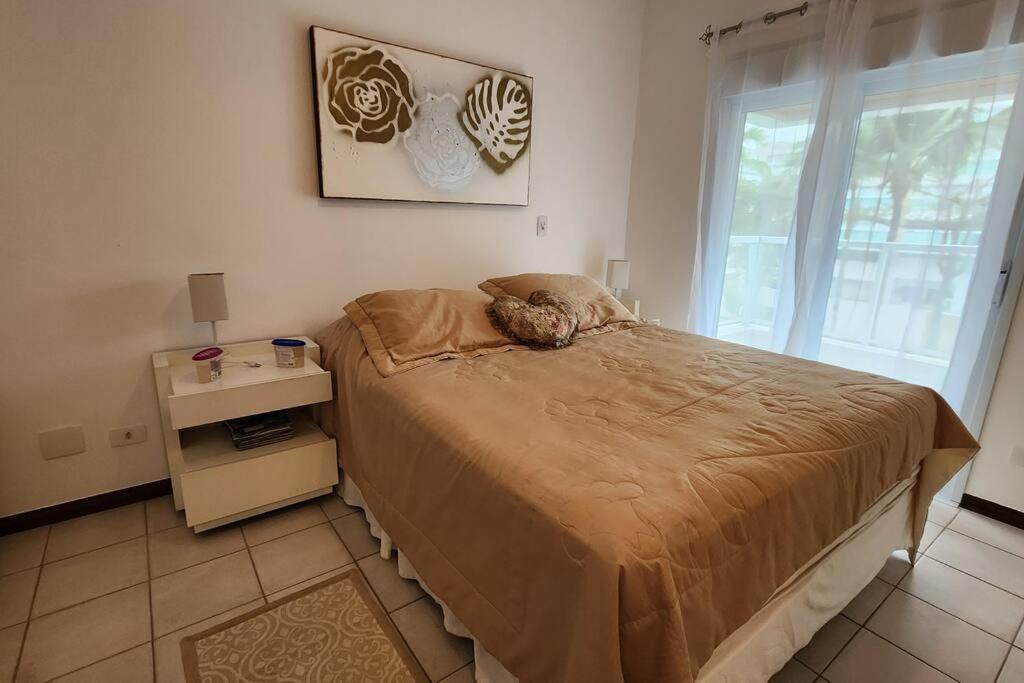 Apartamento Pé na Areia com 3 Dormitórios no Módulo 6 da Riviera