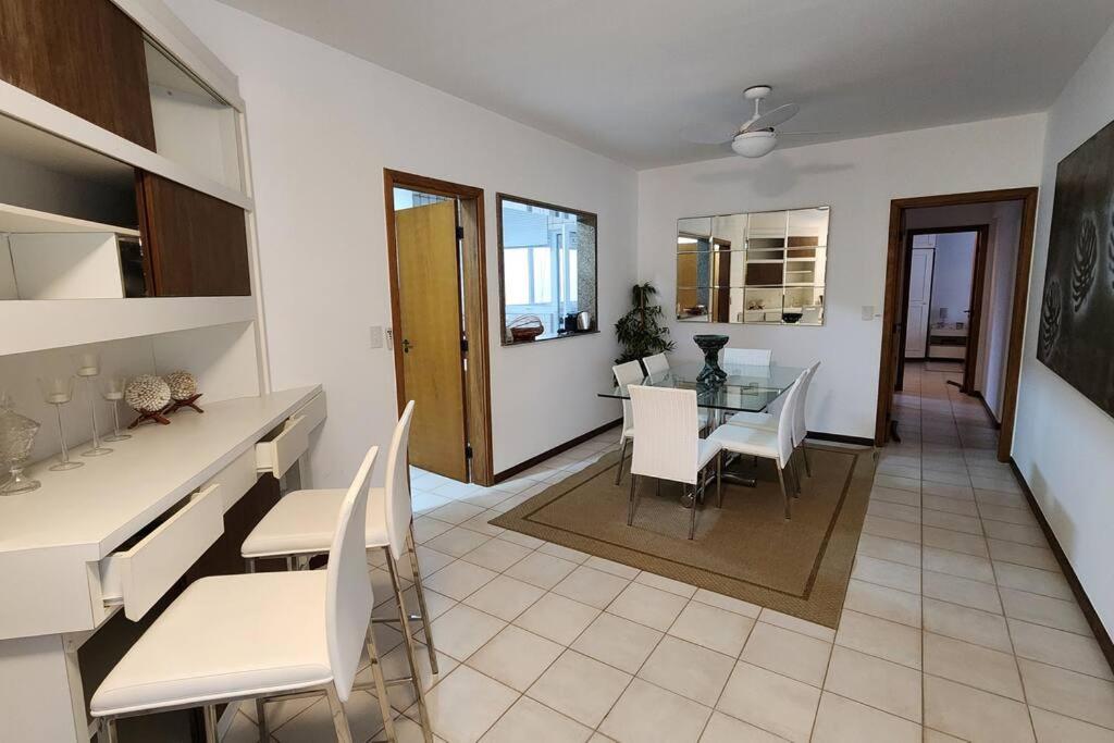 Apartamento Pé na Areia com 3 Dormitórios no Módulo 6 da Riviera