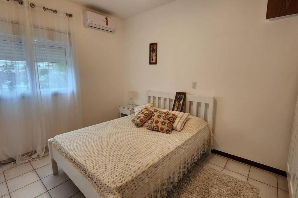 Apartamento Pé na Areia com 3 Dormitórios no Módulo 6 da Riviera