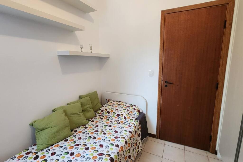 Apartamento Pé na Areia com 3 Dormitórios no Módulo 6 da Riviera