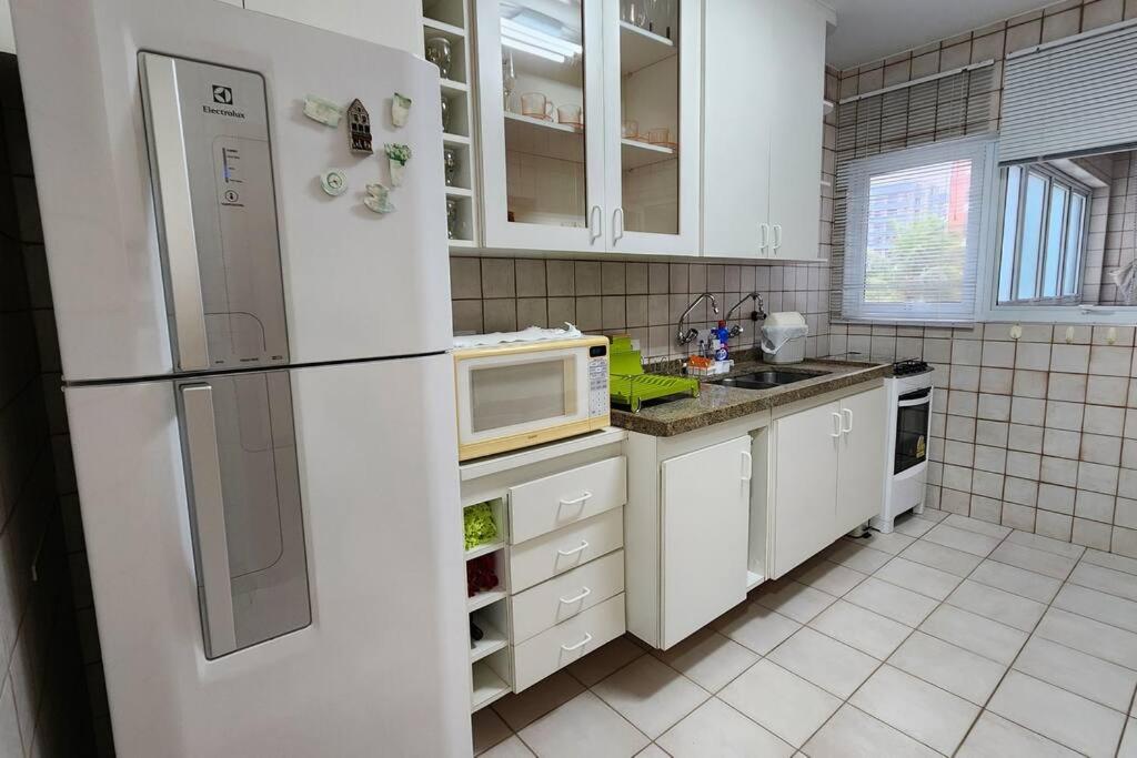 Apartamento Pé na Areia com 3 Dormitórios no Módulo 6 da Riviera