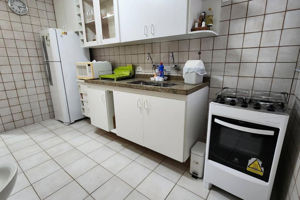 Apartamento Pé na Areia com 3 Dormitórios no Módulo 6 da Riviera