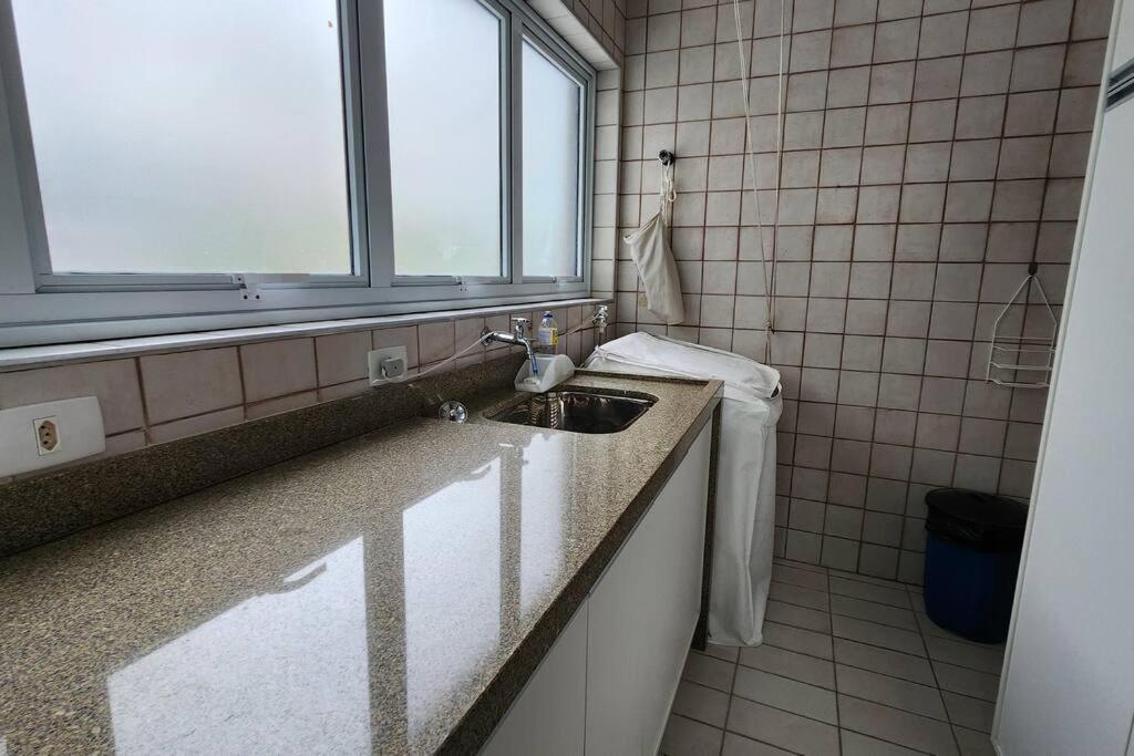 Apartamento Pé na Areia com 3 Dormitórios no Módulo 6 da Riviera