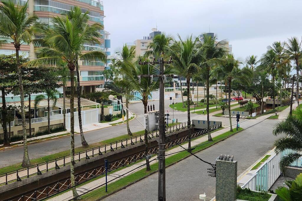 Apartamento Pé na Areia com 3 Dormitórios no Módulo 6 da Riviera