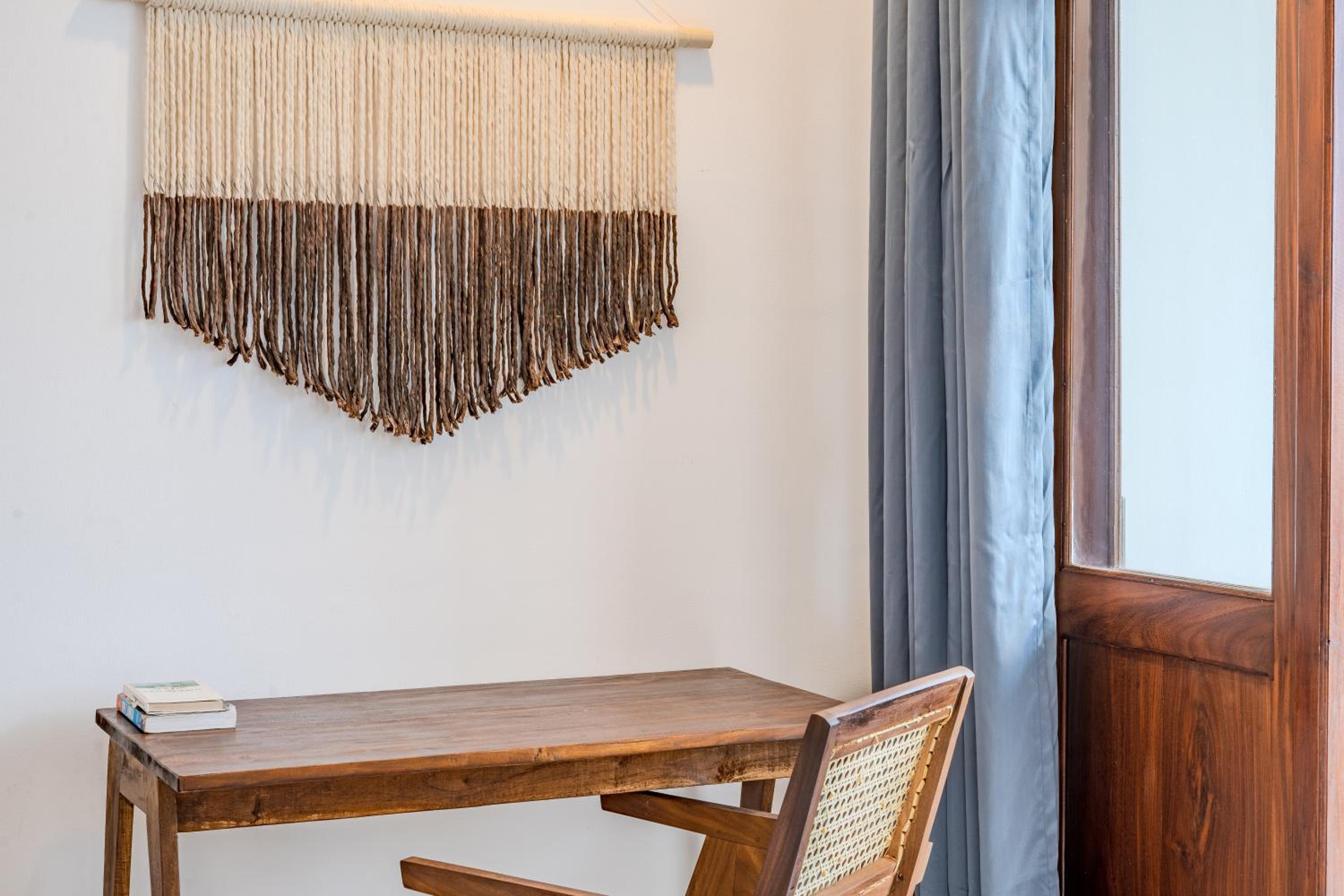 The Green Rooms Surf & Yoga Camp - ON THE BEACH - Prime location Renovated 2024 view 5