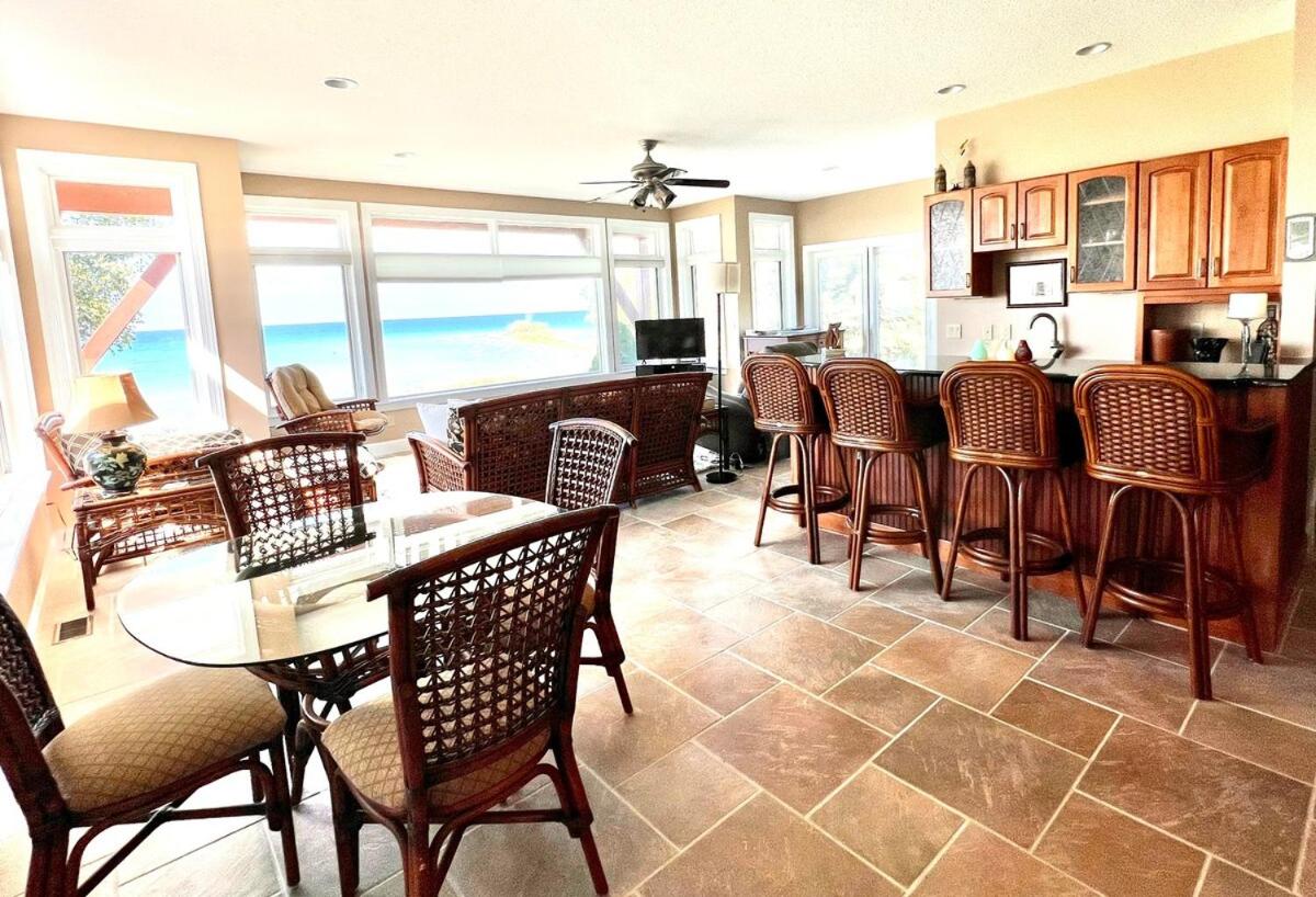 Private Beach Pool Table HUGE views gas grill