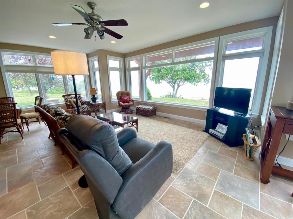 Private Beach Pool Table HUGE views gas grill