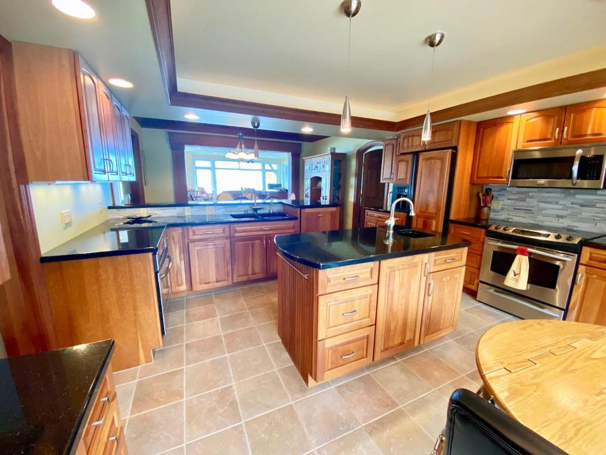 Private Beach Pool Table HUGE views gas grill
