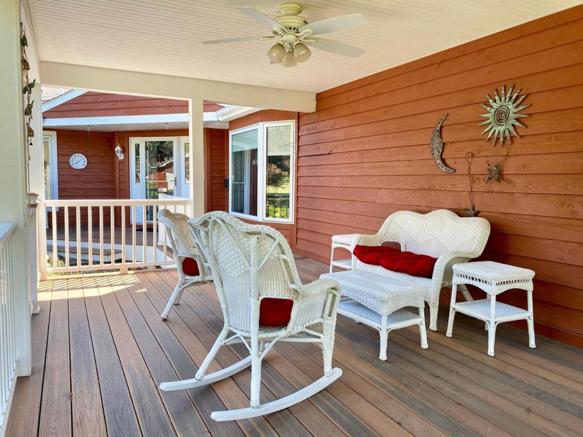 Private Beach Pool Table HUGE views gas grill