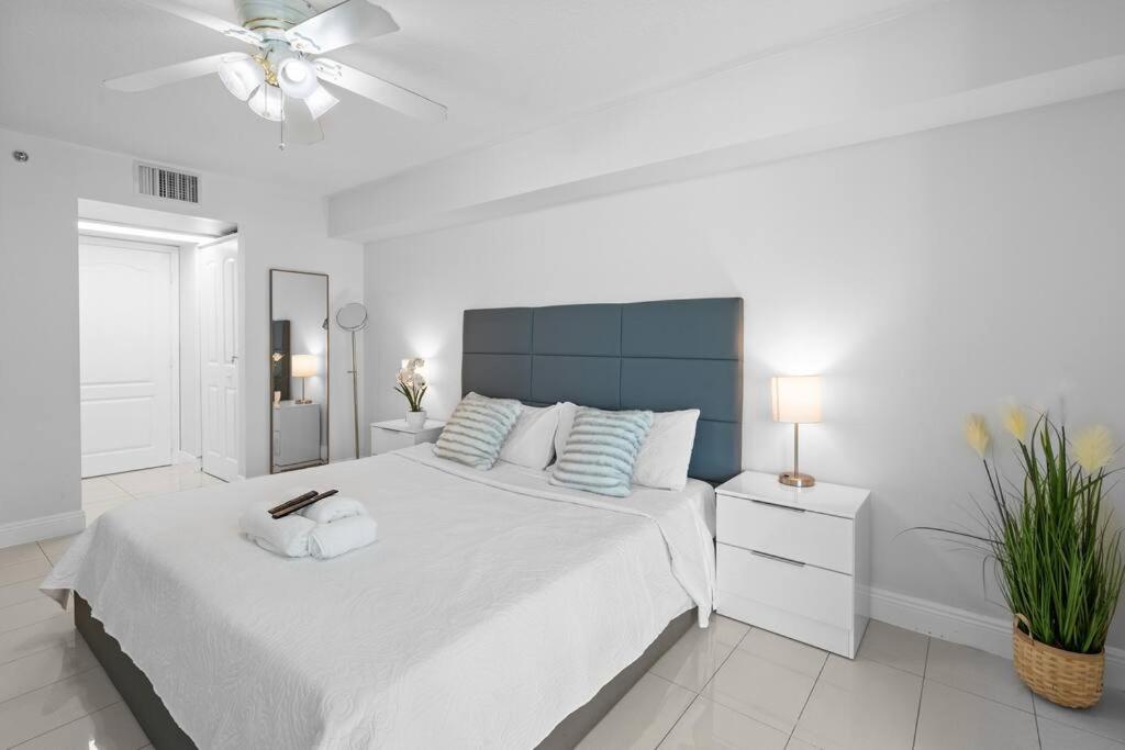 Luxury 36th Floor Suite, 2 Bedrooms & 3 Beds, 1 King, 1 Queen, Balcony w Sea View, Free Parking
