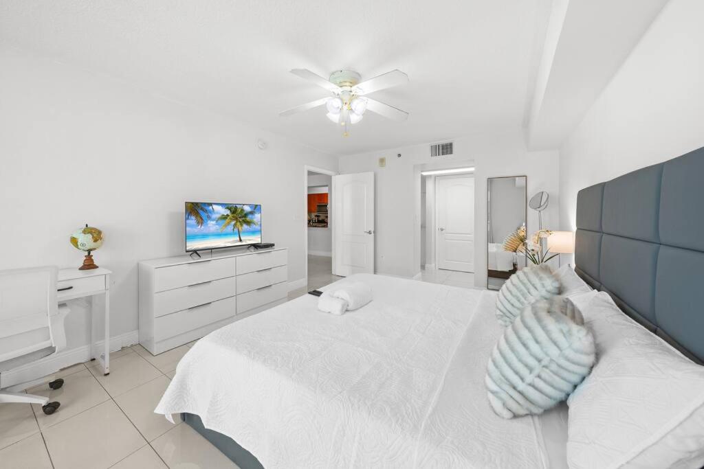 Luxury 36th Floor Suite, 2 Bedrooms & 3 Beds, 1 King, 1 Queen, Balcony w Sea View, Free Parking