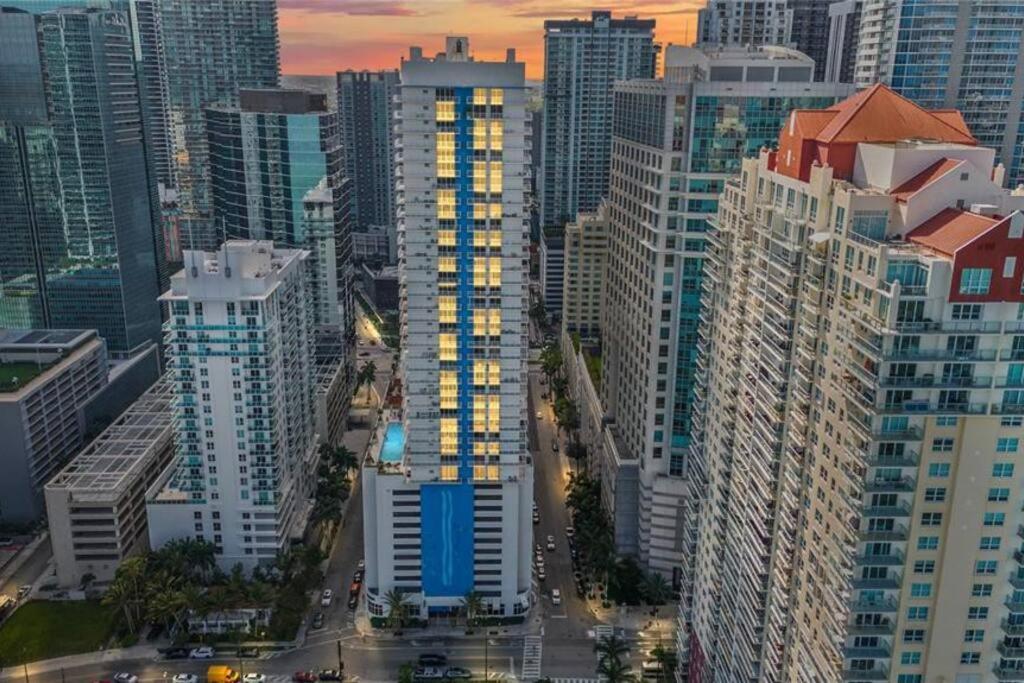 Luxury 36th Floor Suite, 2 Bedrooms & 3 Beds, 1 King, 1 Queen, Balcony w Sea View, Free Parking